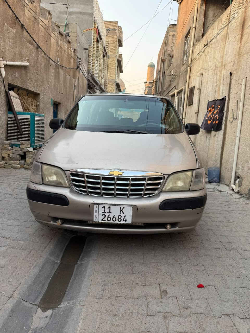 السلام عليكم سياره  للبيع شوفر 7راكب عائلية مديل 2000رقم نكليزي دولي بغدادباسمي سنويه  لغايه 31مواصفات السياره 6سلندرمحرك 3400ويل كب تخم تاير باتري جديد تبريد3قطع دواخل كلش نظيفه كهربائيات كله شغاله السعر 42وبيه مجال رقم بغداد  مكان السياره بغداد مبايل -***********
