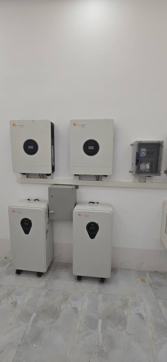 #جلولاء_الوحده 

تم بحمدالله تنصيب منظومة طاقة شمسية
 بقدرة 40امبير نهاري و 30 امبير ليلي 
الواح بقدرة  HI-MO X10 650W من شركة  لونجي ضمان 15 سنة
انفيرتر 8kw felicity ضمان سنتين استبدال 
بطارية ليثيوم 17.5KWH felicity ضمان 5سنوات استبدال 
صيانة لمدة سنة مجانية
للاستفسار الاتصال:-
***********
***********
***********
المركز الذهبي-Golden Center 

#ألواح_شمسية #توليد_الكهرباء #نظام_كهروضوئي #مستقبل_الطاقة
#طاقة_شمسية #طاقة_متجددة #استدامة #بيئة_نظيفة
