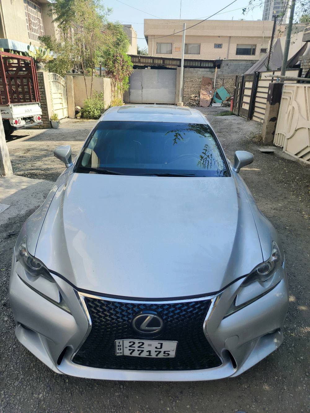 السلام عليكم 
Lexus is 200t 
 2016 مواصفات 
ترحيب دخول ذكي 
بصمه تشغيل +ابواب 
فتحة سقف 
كشنات كهرباء جلد 
شاشة كبيرة تحكم ب الماوس 
تحكم ب التكييف منفصل لمس 
تبريد قطعتين 
دفع خلفي 
وضعيات قيادة 
ايكو 
نورمل 
سبورت 
فجوج امامية 3 بستم بلادي 
تحكم شفتات خلف المقود 
كير zf 8 speed
مكينه 2.0 turbo🚀
كير مكينه بحاله ممتازة
السيارة جاهزة من كل نواحي 
باسمي تحويل مباشر  
صور حادث مرفقه ب المنشور
ماشية ١٥٤ الف كيلو
السعر 155 بيها مجال بسيط
***********
السيارة حالياً بأي مدينة/منطقة موجودة؟ وهل متوفرة للفحص والمعاينة بأي وقت؟: 
بغداد بكريه الفروسيه 
التسجيل وباسمي التحويل المباشر، لو أكو وكالة/قيود/إجراءات مطلوبة عند البيع؟: 
تحويل فقط
السعر 155: بيه مجال شكد بالضبط، لو نهائي؟: 
بيها مجال او مراوس ب كورلا او النترا