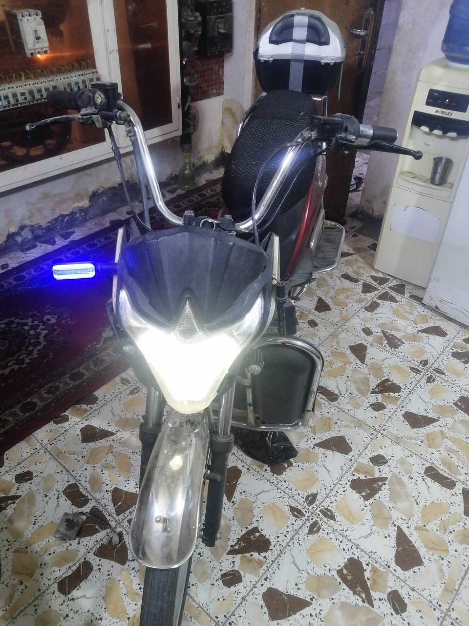 سلام عليكم البيع دراجه شحن كامله بس نقصه شاحنه ودهن مال بركات   السعر٢٨٠وبي مجال الطيبين تدللون علينه  التواصل عبر الرقم***********،او تواصل وياه خاص....
