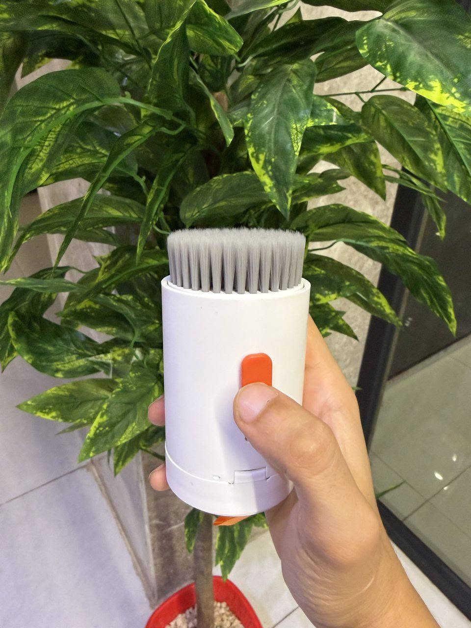 نظافة أجهزتك أسهل من أي وقت! ✨

مجموعة تنظيف متعددة الاستخدامات 20 في 1 🧼
كل الأدوات اللي تحتاجها لتنظيف أجهزتك بمكان واحد!

📱 تنظيف الموبايلات والشاشات
💻 تنظيف الكيبورد واللابتوب
🎧 تنظيف السماعات والـ AirPods
📷 تنظيف العدسات والكاميرات
🖥️ إزالة الغبار من فتحات ومنافذ الأجهزة
🧹 فرش ومستلزمات متعددة للوصول للأماكن الضيقة

السعر 13 الف شامل التوصيل 
توصيل متوفر 
تواصل واتساب ***********
