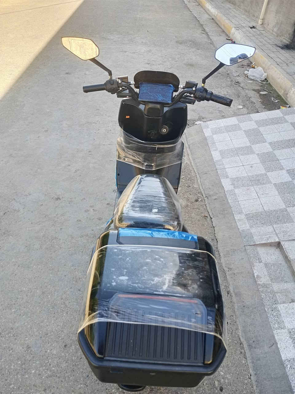 دراجه شحن للبيع موديل 25 ثلاث سرعه دراجه نظيفه وجديده وكل شيء ما بيها بطارياته كلهن يقرن 11:30 مكان التامين قرب مطعم الصاعده الاستفسار على هذا الرقم***********
