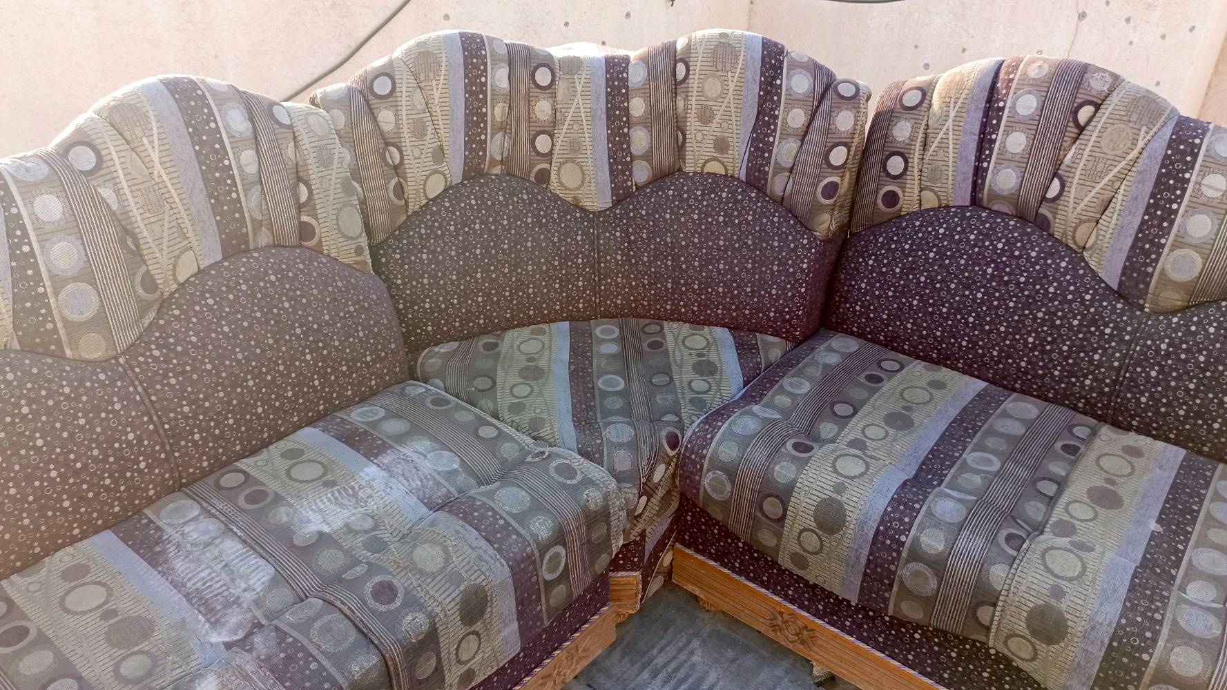 ديوان • مستعمل • خشب ثقيل