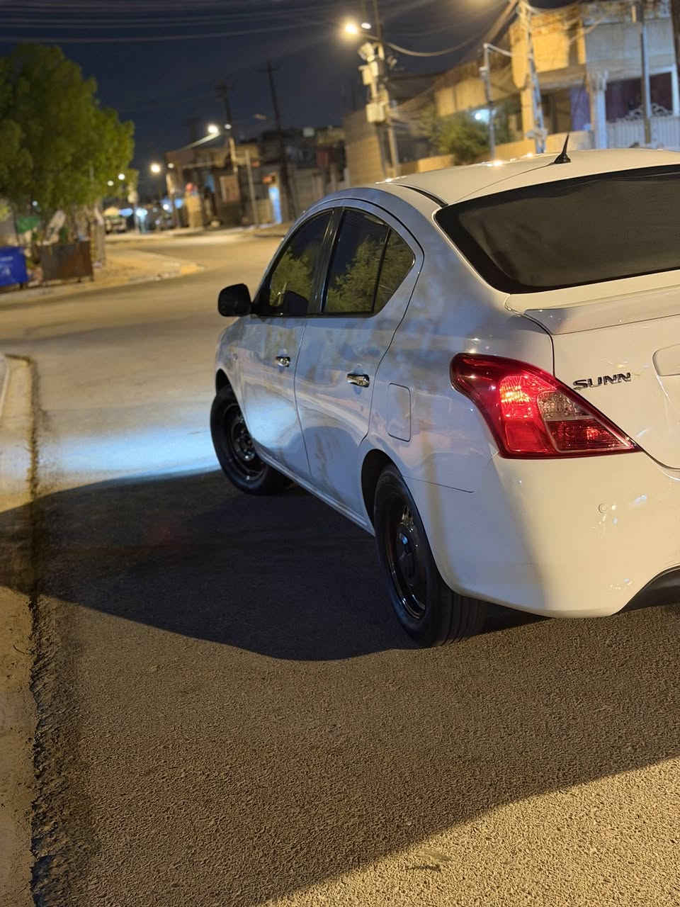 نيسان سني ميل 21 ماشية 120 سيارة جاهزة مكينة كير حدادة بيهة صبغ نص مدكر خلفي بيهة باردات بصيطة مكان سيارة البصرة القبلة شراي يتصل *********** سعر 96 بيهة مجال قليل
