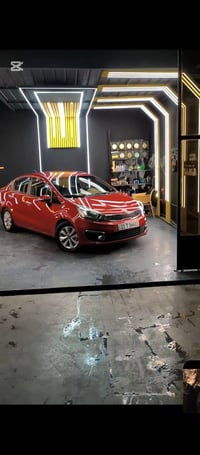 كيا ريو خليجي موديل ٢٠١٦ بدون صبغ ماشيه ٦٣ الف كم باسمي رقم بغداد الجد...