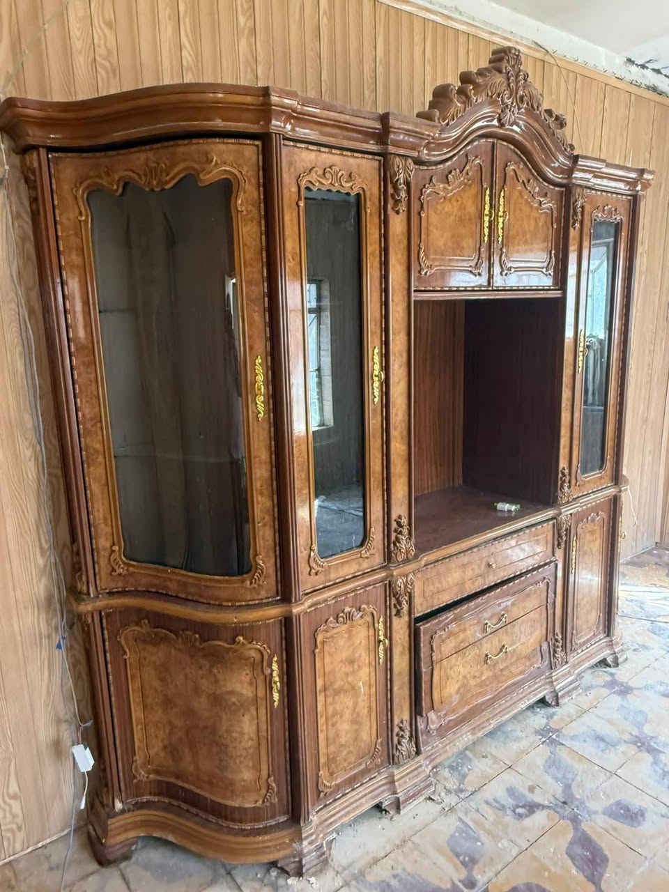بوفيه كبيره للبيع سعرها ٣٠٠ الف
وتخم قنفات رئاسي ٨ نفرات السعر ٢٥٠ الف
وبيهن مجال للتواصل ***********
فقط للشراء غير مسموح لغير ذٰلك التواصل
