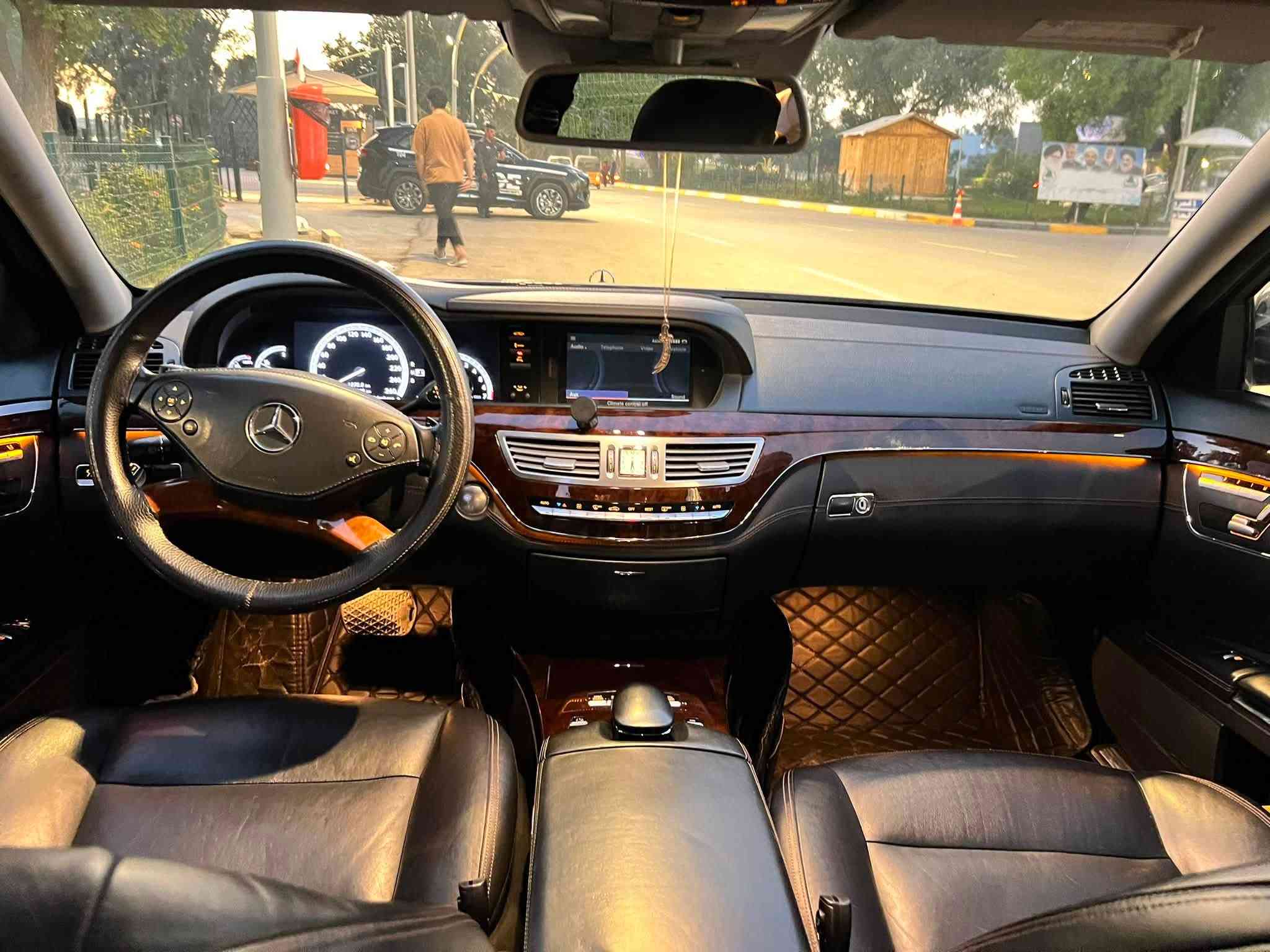 S500 L vip 2011 للبيع او مراوس  سعر  247
موديل  2011 s500

مكينه  v8 دبل توربو  4700  

شلعه صاروخ  

باب طويل  مواصفات  vip   

اعلى شي  بالاس  

جكات تصعد وتنزل  

حساسات  360  

كامرات  

رادار   

3  قطع تبريد  

امامي  خلفي  وبالتكم  

كشنات خزن 

بانوارما  على  طول  السقف  

لايت داينمك ويه فرة الستيرن

ناظور  ليلي  

وضعيات  قياده  

وضعيات  بالجكات وبعد كومه مواصفات  

السياره ماشيه  175 الف كيلو 

مكفوله  خليجيه  

بس  عندي  رصعه  بالباب

واكو  بالهلال الخلفي   صفحة السايق شويه  بارد  لان  طك   الدبل  وشويه تعدل  وهاهيه بدون  قطرة صبغ  

ابد مو مبين  ولا بالسونار  

وبوب شفط 

وسستم صوت  هارمن كاردن 

صندوك كهربائي  

بردات    عدد 5   بلاديه  كهرباء  

 هذا  الويل  البيها  18  عمود طسات 

وويلها البلادي حجم  19  هم موجود  عندي  ضامه

نصبتها  بعد  احلى  وبدون نواقص  

سويتلها ادامه  لكلشي  وصفر  مسج  

سعرها  247 واكيد  بيها  مجال  او مراوس  حسب  السياره  

مكاني بعقوبه ديالى 

*********** 

واتساب
