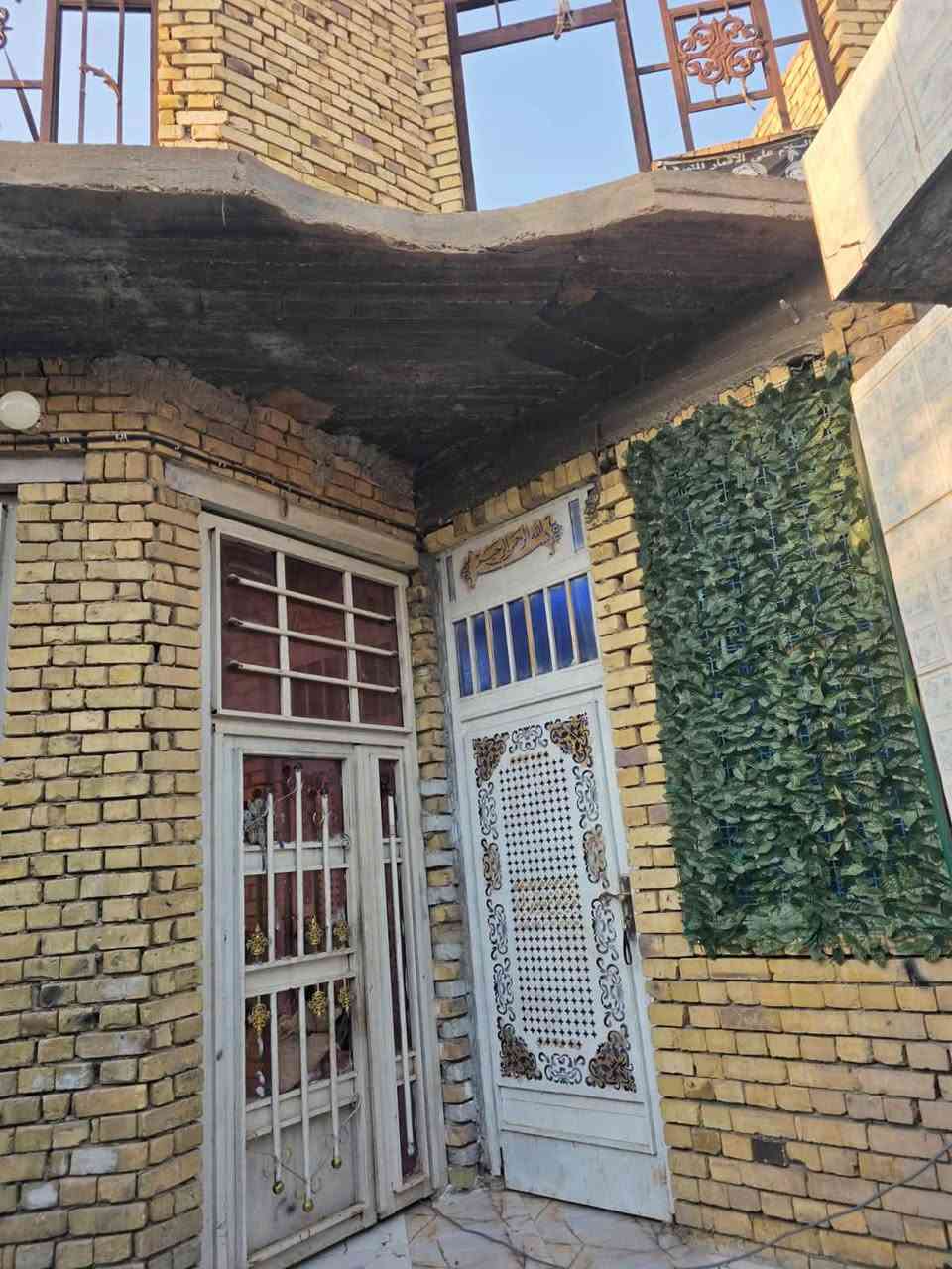 🏡 دار سكن – طابو صرف

📍 حي السيدة زينب قرب شارع الحولي 

مساحة  140 م² + فضلة 15 م²

🔹 استقبال 
| صالة | 
غرفة نوم 🛌 | 
مطبخ | حمامات 🛁 
| طارمة
🔹 طابق ثاني هيكل بدون سقف

💰 السعر: 135 

🏢 مكتب الدناني للعقار
📞 ***********
📞 ***********
