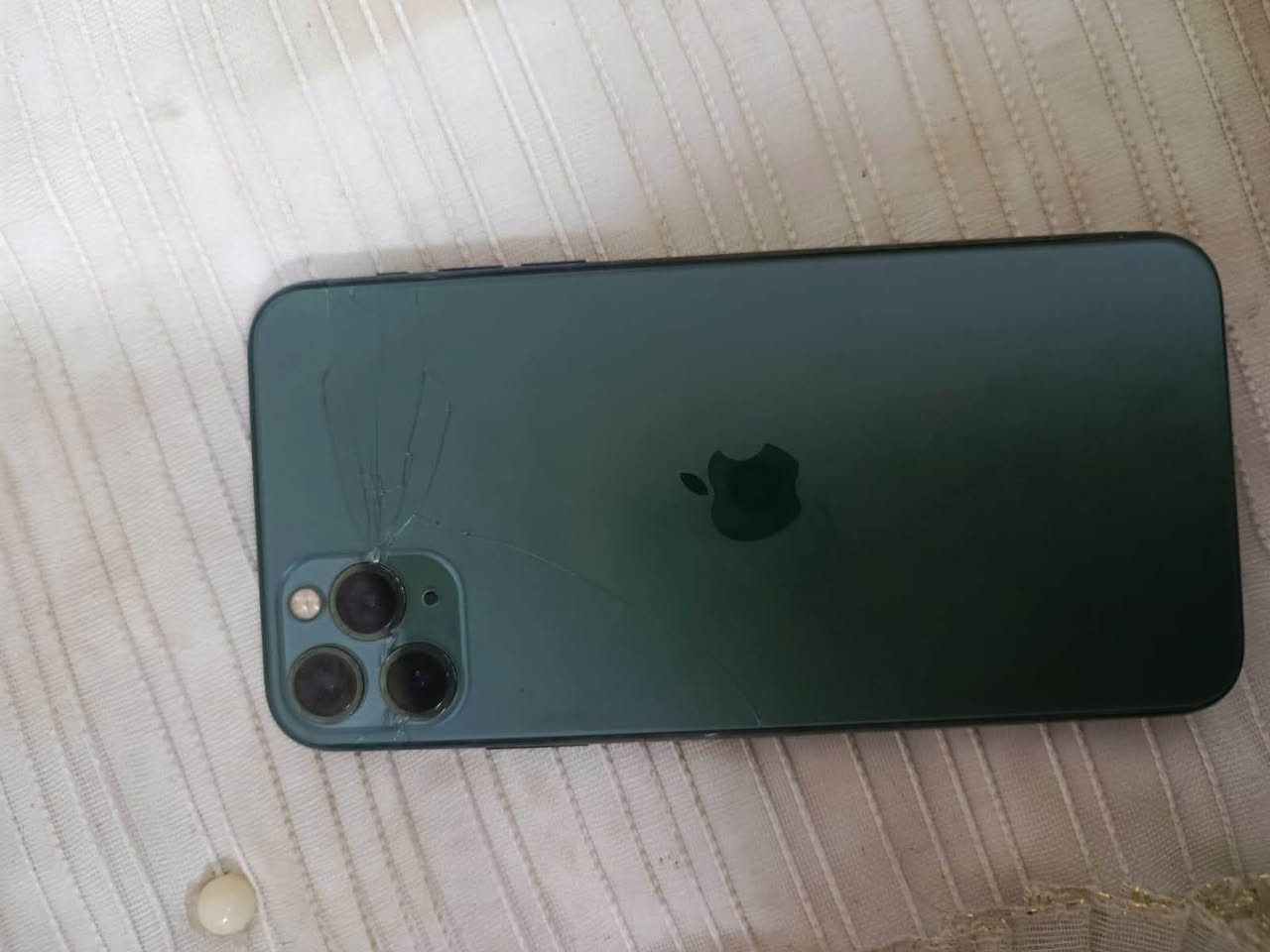 سلام عليكم آيفون 11 برو ماكس جهاز على وضع بلاد كلشي مابدل بي شي فقد ضهر مكسور و شاشه بيه سود با طارف    ذكره    فيس إيدي شغال 64 وبطاريه 73 سعره 250 وبي مجال قليل رقم *********** فقط وتساب
