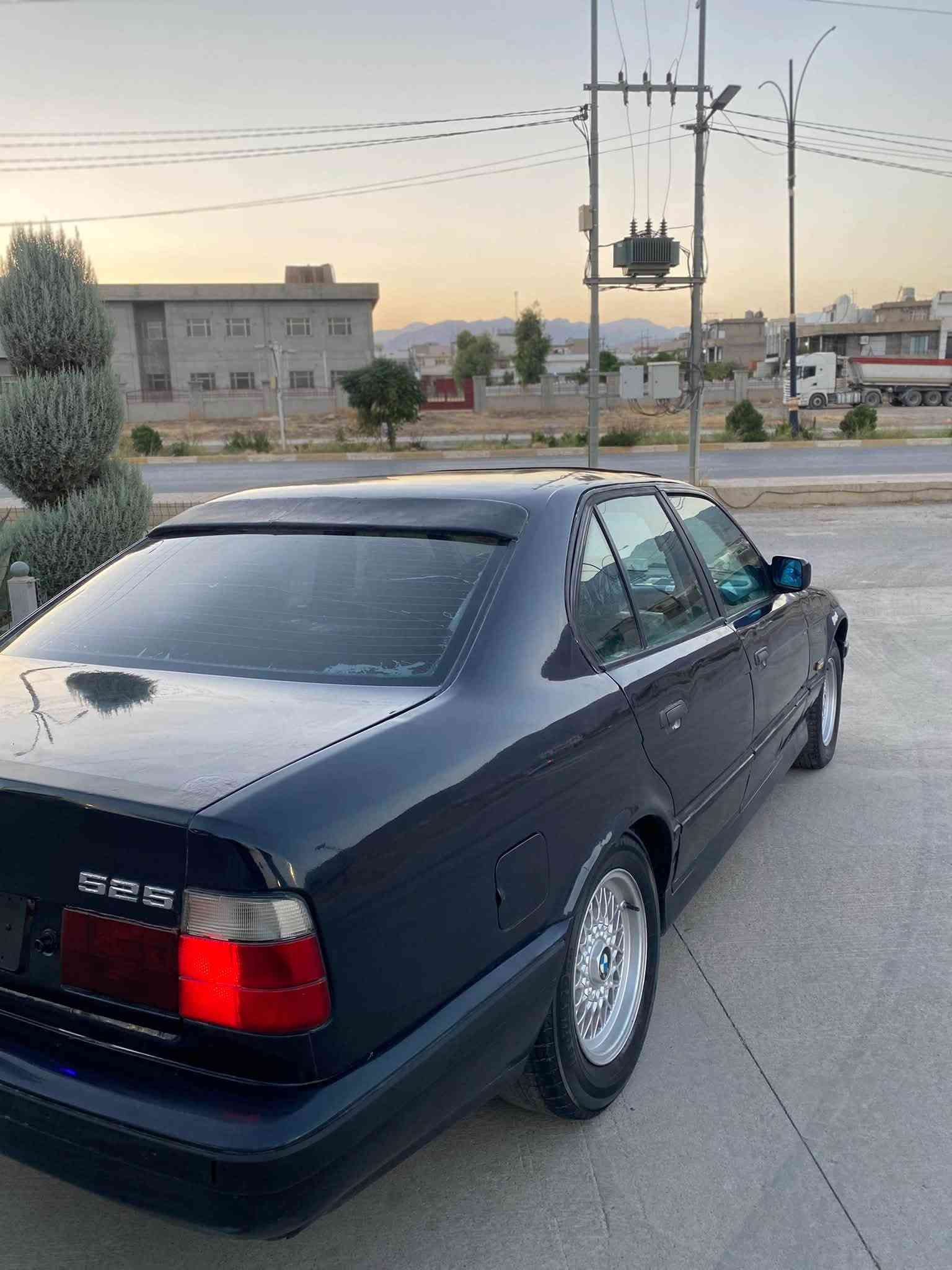 بەناوی خوا , BMW مۆدیل 91 کراوەتە 95 ، نیلی ، مەکینە 520 گێڕ حادی کلاج ڕادیس 🚀لە قوەت بێزارە ، ئاڕم پلاستیک هەولێر ئاڕموو ئەوەلیات و پلێتی ئەسڵی و موس و بڕاوەو لێدرانیش بەشەرت ، تازە کورە کراوە بۆ جوانی چاڵو قوپی نیە ، گێڕو مەکینە ئەوروپی هەڵمیشی نیە کارەبای و تەقەو ڕەقە هەموو گیانی بەشەرت ، 4 تایەو ویل حەسیر لۆک ، پێش گەورە , تەحدید سرحە ، لایت ئەڵقە ، دەحامی Mسپۆڕت ، جام کارەبا ، کوشن پەڕۆو جڵدی بیلادی ، فۆڕمیکا ، بەگ لایت سەر سپی ، جامی پێشێ نوێ ،  ، سەرە گزۆز M , زۆر شتی تر بەس ماشەڵڵای دەوێ ماڵەکە وەسفی ناوێ خۆی دەدوێ ، نرخ (37) گەڵا مەجالێکی برایانە  شوێن (ڕانیە) (*********** )
