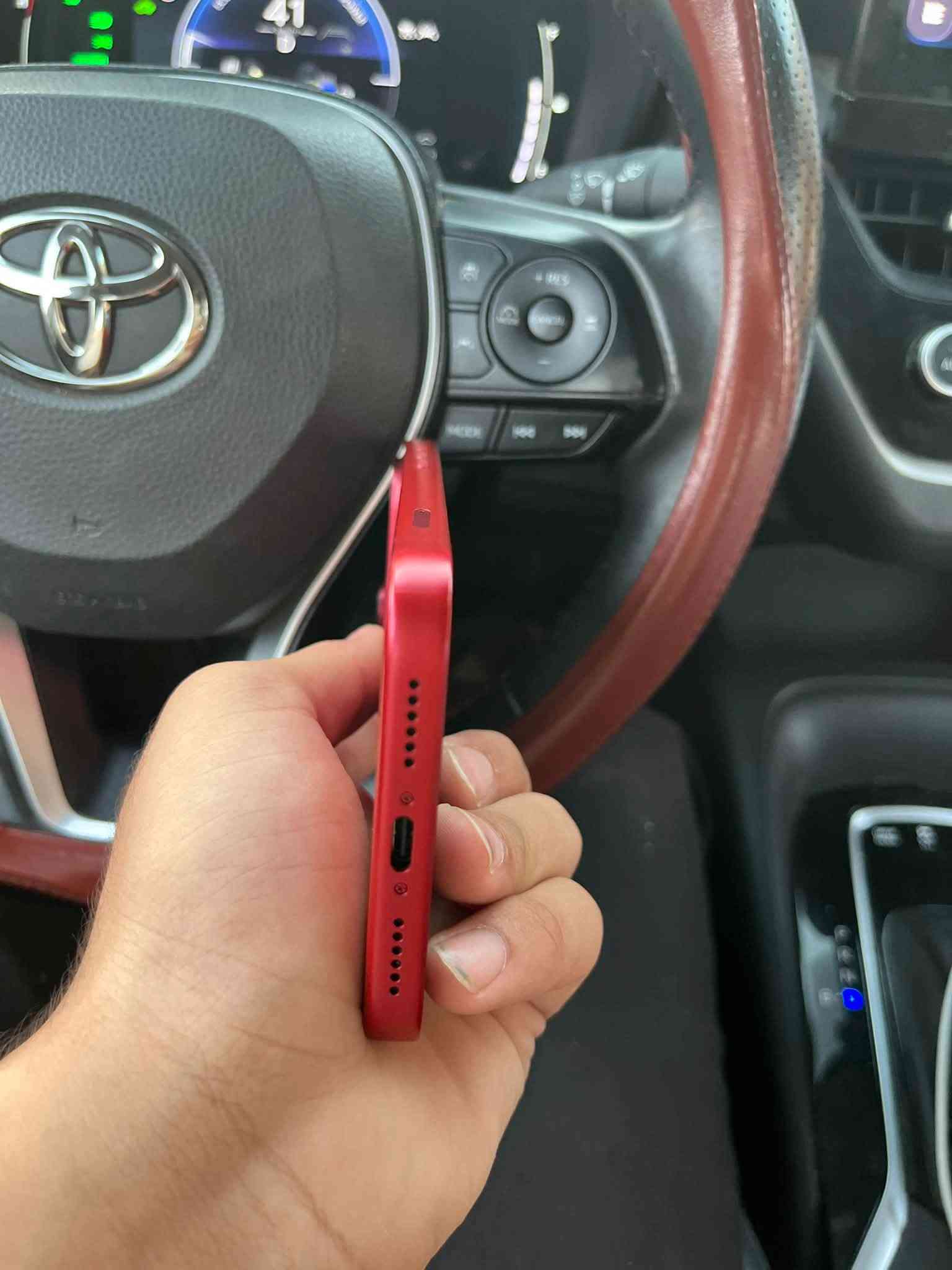 السلام ؏ـليكم
ايفون 17 PRO MAX (كوبي اصلي) شكل الـ18 مو تغليف هوه لونه هيج ؏ ايفون 18 ذاكرته واحد تيرا كلشي ينزل بي تريد تخلي بي سيم كارد هم يصير 
السعر 140 
عنواني ديالى بعقوبة 
للأتصال ***********
توصيل موجود

نص مكتوب في الصور:
- ٥:٣٣
- 19
- حول
- الإسم
- < iPhone
- الإصدار
- < 26.0
- النموذج
- iPhone 17 Pro Max
- رقم الموديل
- MFYK4LL/A
- الرقم التسلسلي
- JXVP7L2RFN
- الأغاني
- جار التحميل...
- الفيديوهات
- الصور
- السعة
- 1TB
- متوفر
- ٦٠٨ غيغابايت
- عنوان wifi
- 00:08:22:9d:1d:51
- Bluetooth
- FE:9D:46:00:00:08
- البرنامج الثابت المودم
- 1.00.04
- SEID
- <
- قفل الناقل
- لا توجد قيود على بطاقة SIM
- شريحة الاتصال الأمامية
- IMEI
- 352687369936347
- صحة البطارية
- تعد بطاريات الهاتف، مثل جميع البطاريات القابلة لإعادة الشحن، مكونات قابلة للاستهلاك تصبح أقل فاعلية مع تقدم العمر. تعرف على المزيد ...
- السعة القصوى
- 100%
- هذا مقياس لسعة البطارية بالنسبة إلى الوقت الذي كانت فيه جديدة. قد تؤدي السعة المنخفضة إلى تقليل ساعات الاستخدام بين الرسوم.
- القدرة على الأداء الذروة
- ستساعد أنظمة البرامج والأجهزة الديناميكية المدمجة في مواجهة تأثيرات الأداء التي يمكن ملاحظتها مع تقدم بطارية iPhone كيميائيا.
- شحن البطارية الأمثل
- لتقليل تقادم عمر البطارية، يتعلم iPhone من روتين الشحن اليومي الخاص بك حتى يتمكن من الانتظار حتى ينتهي الشحن بعد 80% حتى تحتاج إلى استخدامه.