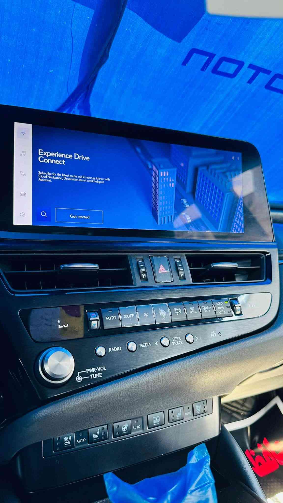 ✨ لكزس ES350 موديل 2023 – فخامة، نظافة، ومواصفات كاملة ✨
🚘 Lexus ES350 –موديل 2023 🤍 

 📍 السيارة كلها كبس داخل، وسيرفس شركة ساز 🔰 محرك 3.5 لتر 📊 الممشى: 39 ألف كم

وارد امريكي ✅ كلين تايتل ✅ فتحة سقف ✅ حساسات 360° ✅ كراسي كهرباء (السائق والراكب) ✅ تبريد للمقاعد (قطعتين) ✅ مستشعرات وقوف ✅ مانع الانحراف عن المسار ✅ توقف ذاتي عند الاقتراب من المركبات ✅ 3 وضعيات قيادة ✅ نظام النقطة العمياء ✅ إضاءة LED داخلية كاملة ✅ Auto Hol

💎 سيارة نظيفة جداً وجاهزة، مناسبة لمن يبحث عن الفخامة والاعتمادية.

📞 للاستفسار: *********** 

.

للبيع او مراوس 

الــســعــر ✅ :: اتصل

_____________________________

نص مكتوب في الصور:
- ١٢:٠٥ م