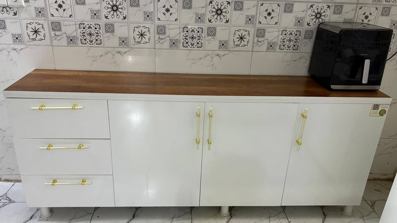 كاونتر مترين وسنك مرمر متر و20
خشب mdf تركي ضد الرطوبة
(نظيف مستعمل فترة قصيرة لا تزيد عن شهرين)

السعر 300 الف
#للتواصل والإستفسار ***********
