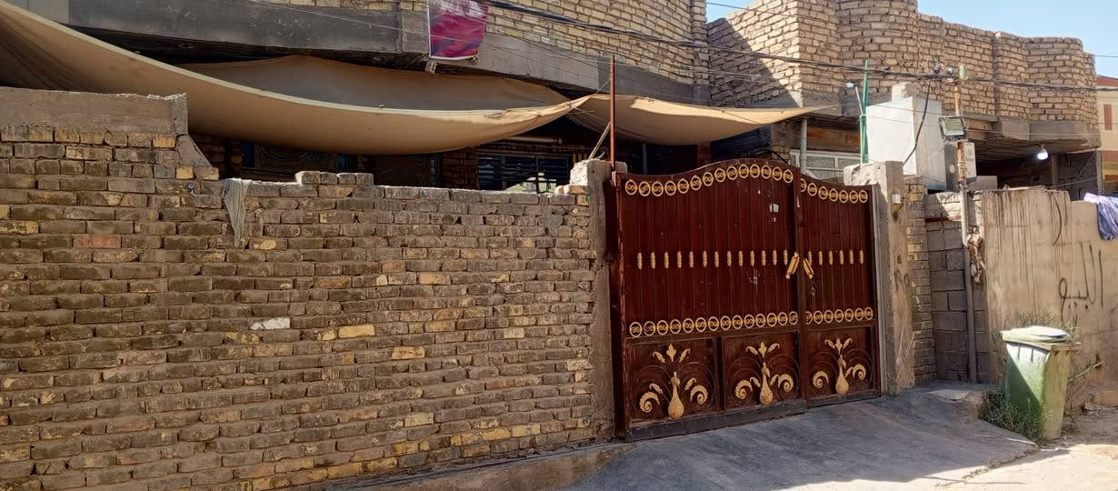 بيت للبيع المساحه 200 متر بكاع علي راضي شارع رقم 8 ولسعر مناسب رقم صاحب الدار ***********
