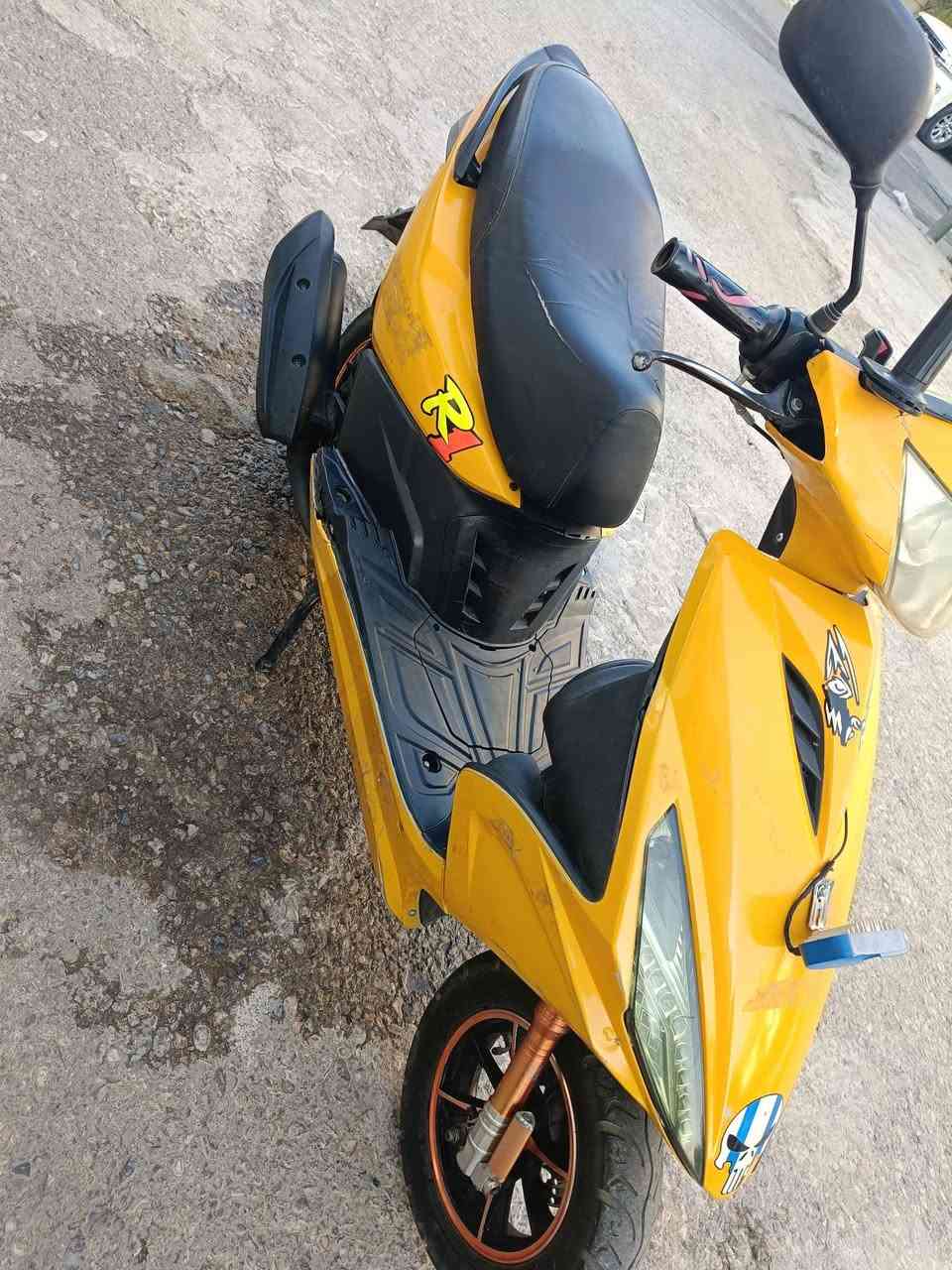 السلام عليكم ورحمة الله وبركاته
🏍️ للبيع دراجة ماكس مضلع 50 سيسي

🔹 مكينة 50 سيسي
🔹 اقتصادية بالبنزين
🔹 نقرة سلف
🔹 الدراجة شغالة وموجودة للفحص
🔹 كابريتر جديد دهن اصلي جديد بلك جديد
🔹نضام سماعات بلوتوث صوت قوي
🔹 السعر: 350 و بيهة مجال بسيط او مراوس
📍 المكان: بكرجو تازة
📞 للتواصل ***********

للاستفسار والمراسلة خاص.
