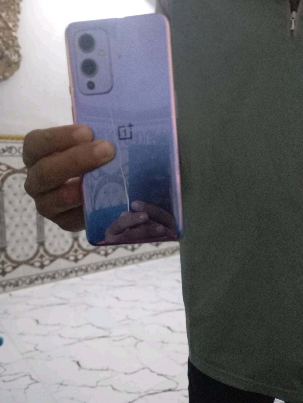 السلام عليكم هاتف one Plus 9 ون بلس 9 ذاكرة 128 غيغة والرام 8 غيغة معالج سناب دراغون 888(فلاكشب) 5G بصمة الأصبع مدمجة بالشاشة وبصمة الوجه شغالة كلشي شغال بس الشاشة فيها طبع تيكتوك خفيف بالدارك مود تختفي موضح بالصور والجهاز نظيف نظافة عالية للبيع أو مراوس ورايدة ب 180 وبيه مجال  رقم هاتفي ***********