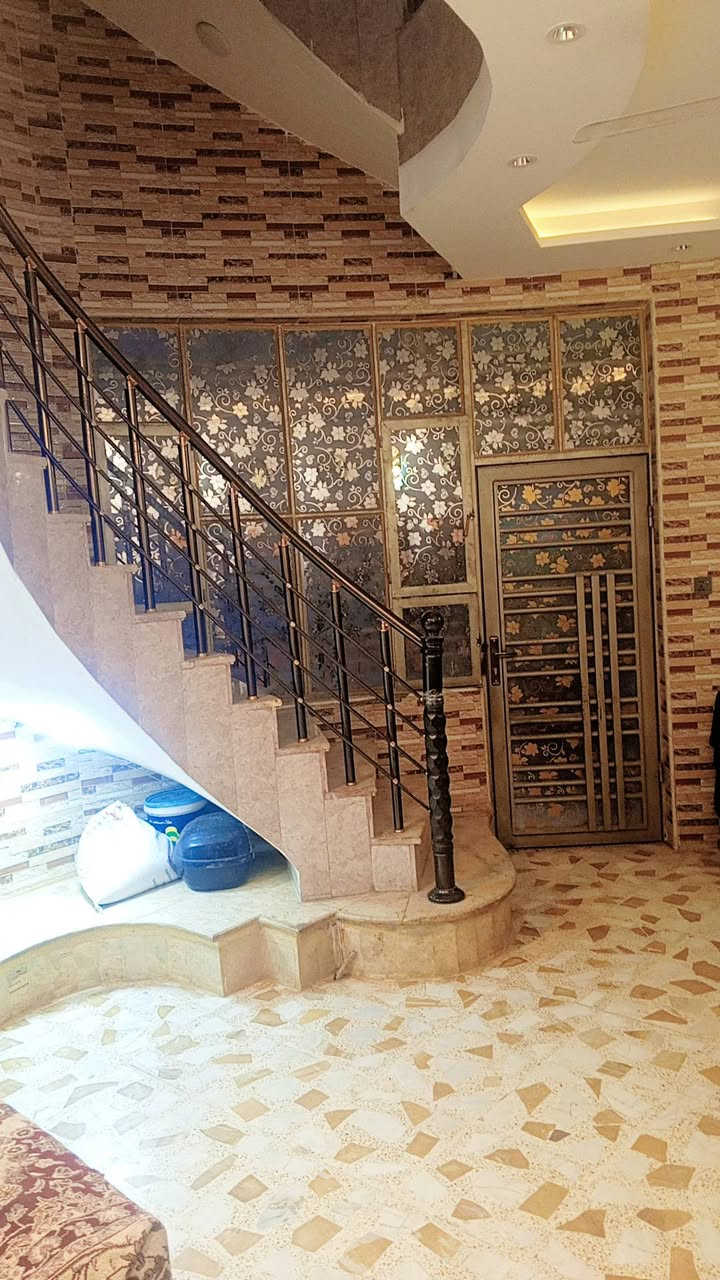 سلام عليكم بيت رهن 100متر طابقين يحتوي عل 3غرف واستقبال وصاله وتخاريج  ومطبخ السعر 29 حي النداء منطقه 54 شارع مجمعات الاستفسار رقم هاتف ***********
