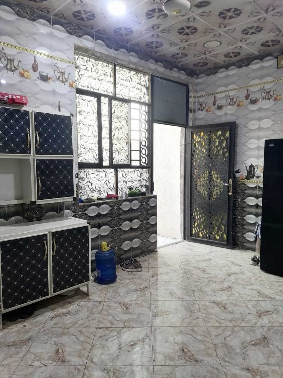 بيت طابو للبيع المساحه 200م  مقابل الحديقه خلف مدرسه صفي الدين ( سديناويه) يحتوي غرفتين ومناورهن + صحيات داخليه وخارجيه + صاله كبيره + استقبال + مطبخ حار وبارد + ساحه وحديقه صغيره
بناء جديد ودرجه اولئ بيت مرتب . والسعر خاص او تتصل ع الرقم . السعر 160

بيت طابو للبيع المساحه 200م  مقابل الحديقه خلف مدرسه صفي الدين ( سديناويه) يحتوي غرفتين ومناورهن + صحيات داخليه وخارجيه + صاله كبيره + استقبال + مطبخ حار وبارد + ساحه وحديقه صغيره  
***********
