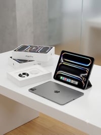 آيباد برو M5 • ١١ انش • مستخدم ساعات قليلة