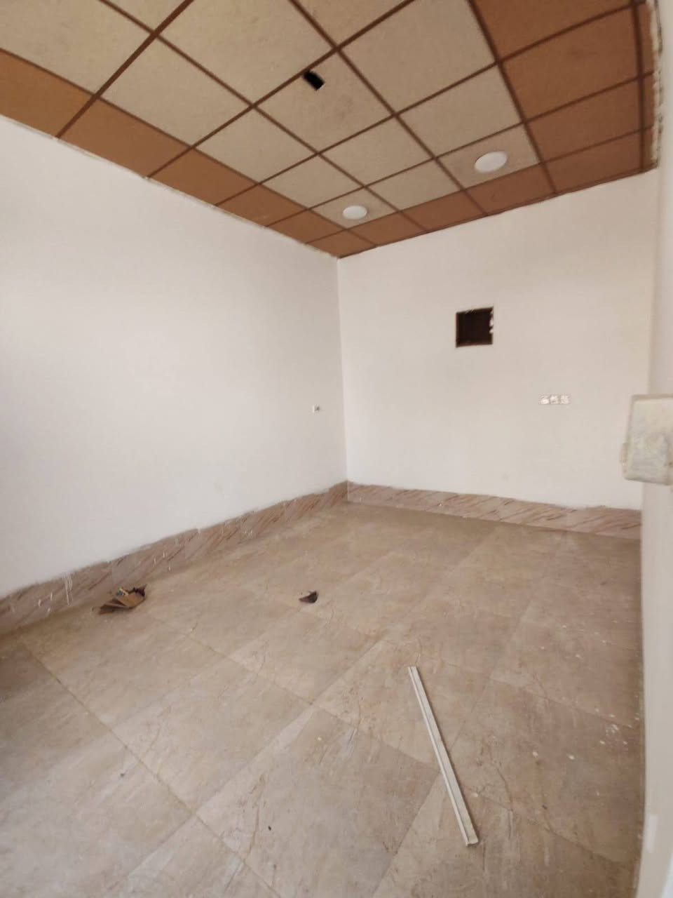 دار 100 متر (رقم) للبيع 
بناء حديث سيراميك سقف ثانوي بناء مرتب كامل مكمل 
العنوان كركوك القادسية الثانيه قرب متوسطة أجنادين
 
السعر 40 مليون وبي مجال 
للاتصال والاستفسار الاتصال على الرقم التالي أو مراجعة مكتب النور الكبير ***********
