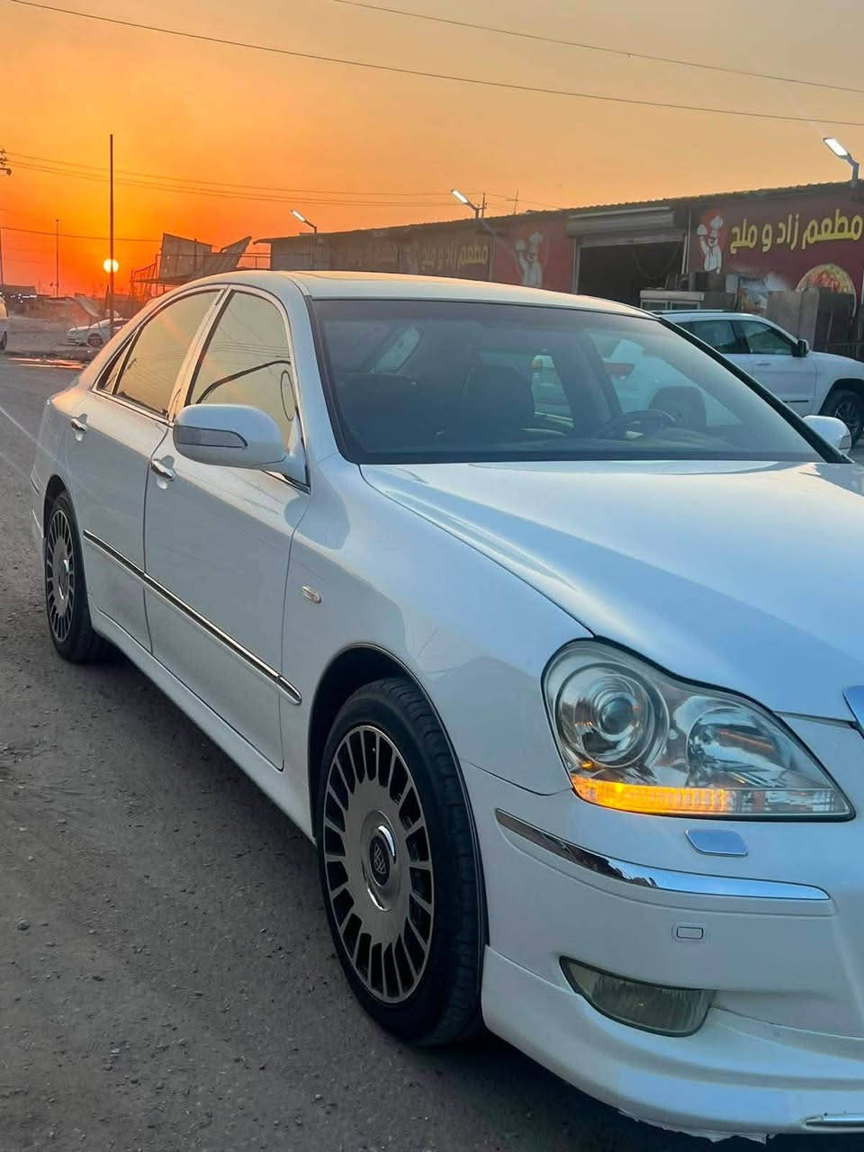 TOYOTA CROWN MAJESTA
للبيع تيوتا ماجستا. سونار مرفق بالصور

رقم  بابل قرار 102 تسجيل جديد  شرط المداور ثاني يوم 

السياره فول مواصفات 5 دكم
  
✅ محركها V8 الحجم 4300.

✅ كشنات بيجي  

✅ تبريد امامي خلفي3قطع.

✅فتحه بلسقف

✅ 3قطع بردات خلفيه.

✅ اربع كشنات كهرباء.

✅ 3برده خلفيه وجانبيه كهرباء اصليه.

✅ 5بصمات ابواب+بصمة تشغيل+ صندوك شفط 

✅ كشنات خزن ميموري.

✅ كامره خلفيه 

✅ ثلاجة

✅ مري ترحيب عند الاقتراب.

✅ ستيرن كهربائي

✅ مري كهرباء.

✅ تحكم ستيرن+كروز تثبيت سرعه.

✅ جنطه جكات كهرباء شفط.

✅ سياره مال جناي 
 وباقي المواصفات المعروفه لل5دكم.

العنوان  بابل المحاويل
***********

السعر.180

نص مكتوب في الصور:
- الخميس