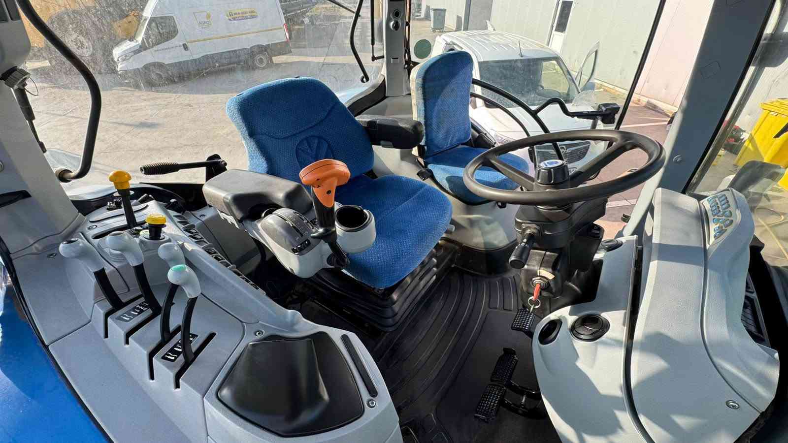 نيوهولند T7040 • ٢٠٠٨ • سماء الجديدة