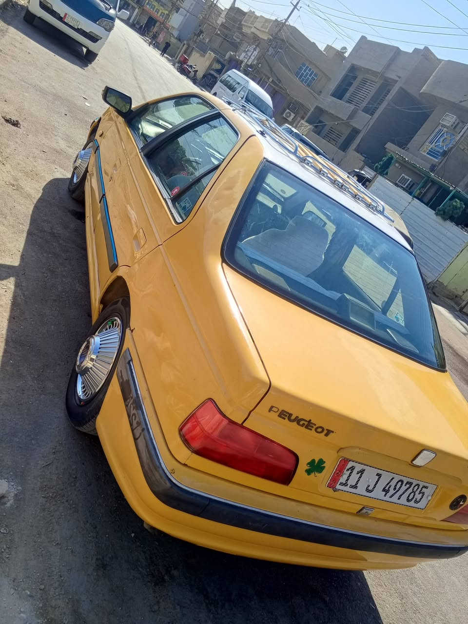 السلام عليكم للبيع موديل 16 سياره جاهزه مصفره هيئه وغرامات شرط التحويل بيها تبديل بنيد وطخه وتعمير جاملغ   السياره بيها تلحيضات بسيطه السعر 37 مجالها بسيط مكاني بغداد ***********
