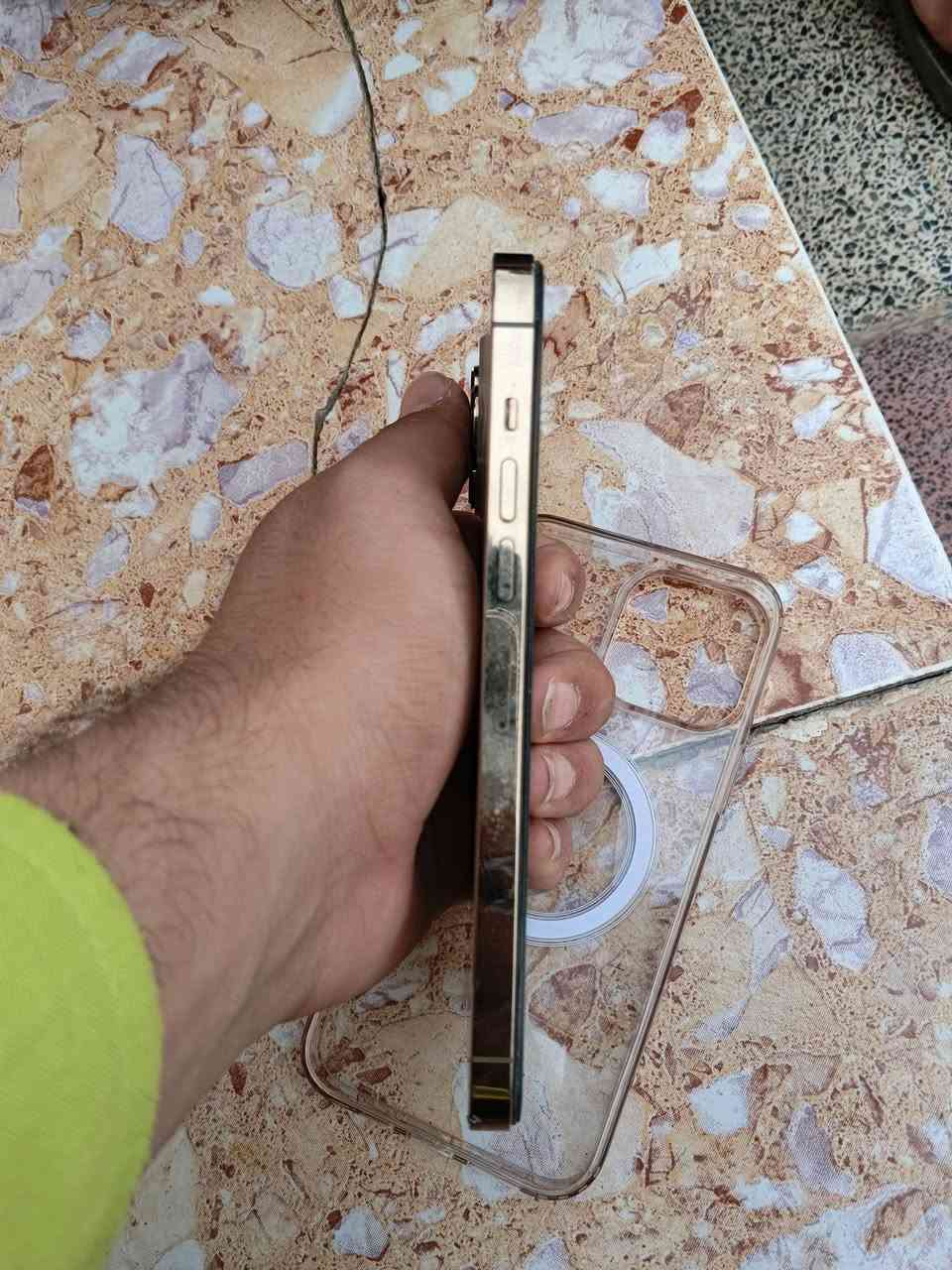 ١٣ برو ماكس • رمادي • للبيع