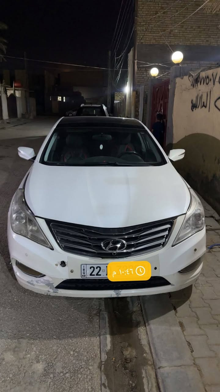 السلام عليكم
أزيرا 
موديل 2013 محرك 3000 خليجي اعلى فئة 
مكفولة ( بس باب صبغ + كرت) بدون ضربة 
بنوراما 
كشنات كهربائي
نشرة LED داخلية 
تحكمات 
وباقي المواصفات معروفة 
كير + مكينة مكفول 
السيارة رايدها 111 وبيها مجال بسيط حك الجية 
موجودة بالنجف سنوية بأسمي 
ما متواجد فيس بوك 
*********** واتس أب
