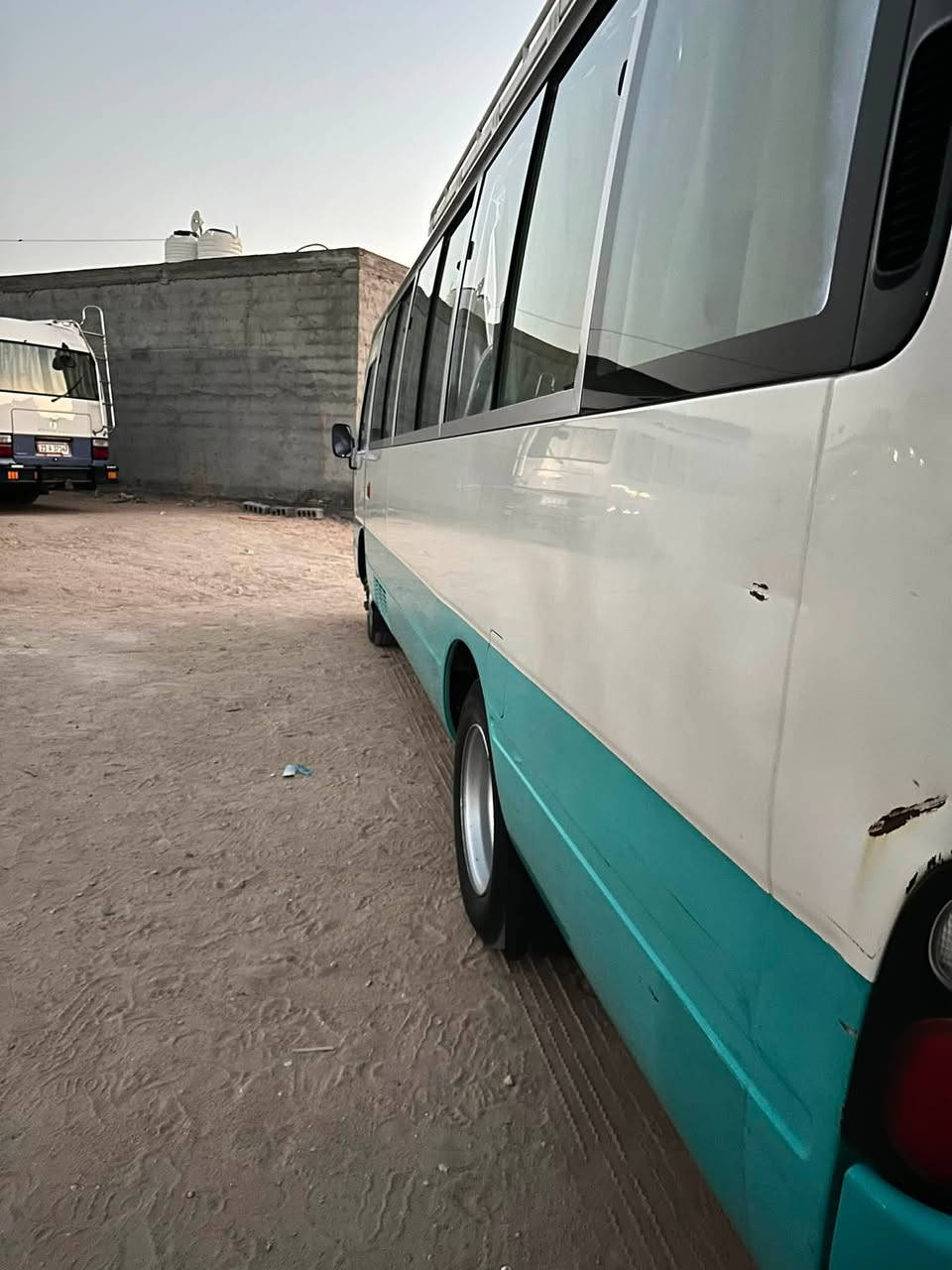 سلام عليكم من رخصت مدير الكروب كوستر لبيع ١٤ جاهزه AbS حاكيه قلاب ستاركس صبغ قليل تخم تاير ٢٥دوشمه جديده  خطها كربلاء نجف سياره حداديه جديده قبل الزياره وركه اضافيه السعر 320 وبيه مجال حك الجيه مكاني كربلاء حي النصر 
***********
