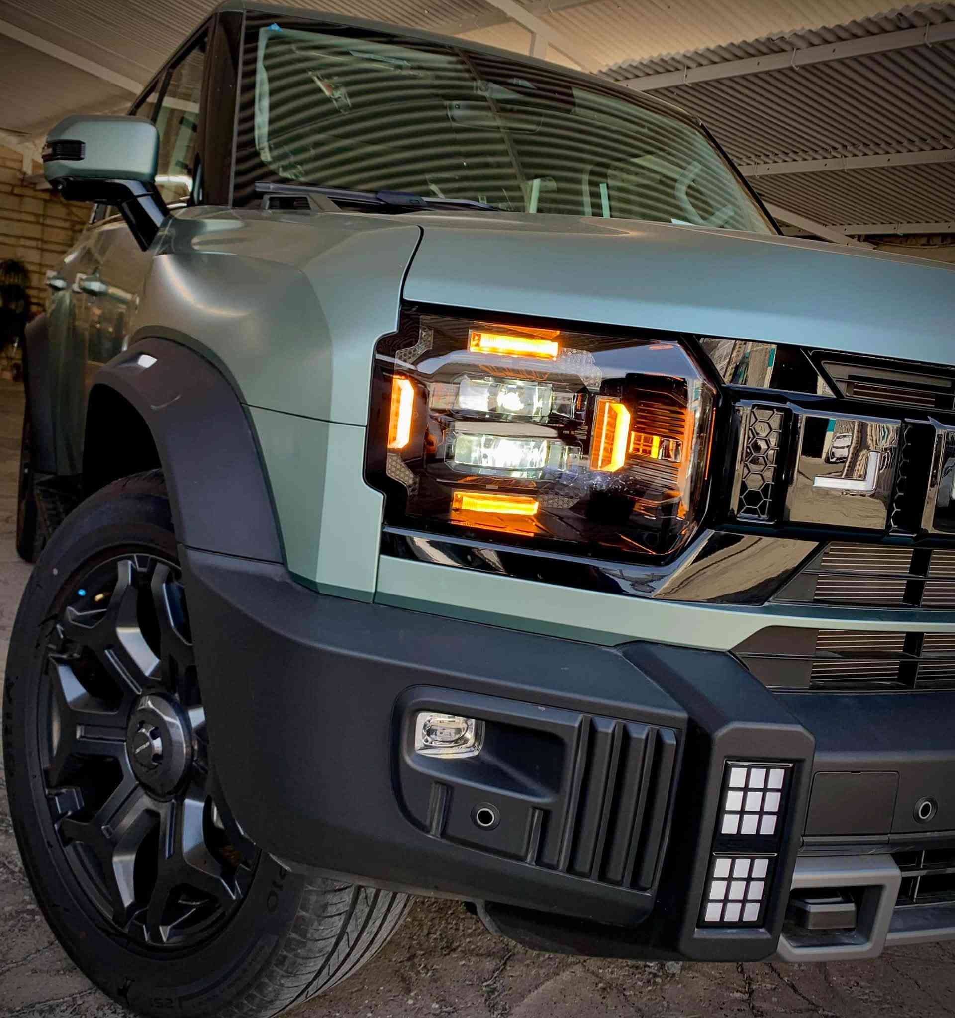 ⚜️ متوفر حاليا في معرض العماد ⚜️ 

جيتور T2 هايبرد بلگن PHEV🔌⚡️🔌
موديل 2027

✅ المواصفات :

الهايبرد القوي… التكنولوجيا المتقدمة… والراحة المطلقة!
• محرك 1.5 لتر تيربو + محرك كهربائي
• قوة إجمالية: 380 حصان
• العزم: 610 نيوتن.م
• ناقل حركة أوتوماتيكي مخصص لنظام الهايبرد 3DHT
• نظام الدفع: أمامي
• كاميرات محيطية 540 درجة
• مثبت سرعة ذكي متفاعل
• نظام التحذير عند مغادرة المسار
• نظام المساعدة للبقاء في المسار
• نظام التحذير من التصادم الأمامي والخلفي
• حساسات أمامية + خلفية
• نظام الكبح التلقائي للطوارئ
• نظام الكبح التلقائي عند الرجوع للخلف
• نظام الثبات الإلكتروني ESC
• نظام المكابح ABS
• فرامل يد إلكترونية مع AutoHold
• نظام مساعد لصعود المرتفعات
شاشة عدادات عملاقة 16.2 إنش
• شاشتان للترفيه والملاحة: 15.6 إنش + 10.25 إنش
• نظام صوتي فاخر SONY بـ 12 سماعة
• مقاعد أمامية كهربائية (تدفئة + تبريد)
• مقاعد من الجلد الفاخر
• شاحن لاسلكي
• إضاءة داخلية محيطية
• إضاءة خارجية LED بالكامل
• فتحة سقف بانورامية
• صندوق خلفي كهربائي
• نظام الدخول الذكي + تشغيل عن بعد
• أنماط قيادة متعددة ونظام توفير الطاقة
• فلتر هواء N95

⭕️ لمعرفة السعر علق بحرف او كلمة ⭕️

🛠️ خاضعة لضمان هارلم 
العنوان: بغداد - البياع - الشارع الثاني
هاتف : ***********

#سيارات_للبيع #سيارات #جيتور
