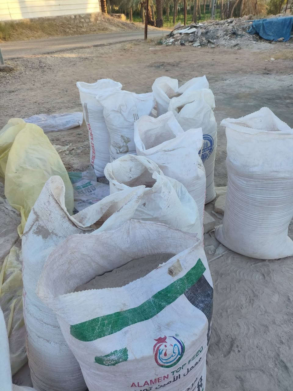 يوجد جص نوعية ممتازة مال معمل صدام رمادي مال فضلةالعدد 10لغرض الاستفسار يرجى الاتصال ***********
