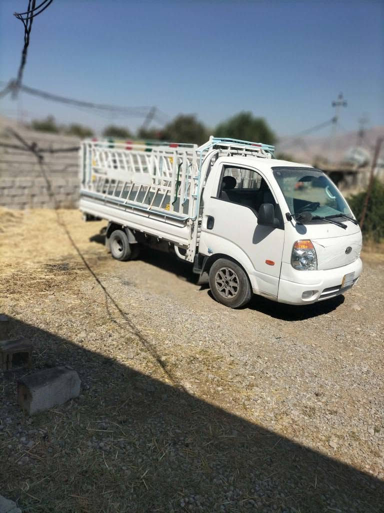 بەناوی خوای گەورە و میهرەبان کیایی دووتەنی مۆدێل 2010بڕاوەیە مەکینە ڕەشی سۆپەر مەڕخووب گێر ئۆتۆماتیک سەیارەکە سفرە تەنیا 63هەزار ڕۆژتووە مەکینە بەشەرت گێڕ بەشەرت توندوو تۆڵی بەشەرت ناو بۆدی و چەمچەی لۆکی پێوەیە تەیایی پێشێی لۆکن تەیایی دوووە  وەسەتن هیچ خایزو ڕزیوی پێوەنیە کۆدیی هەیە ڕەقەم موبایل *********** وەتس ئاپیشی لەسەرە السليمانية, العراق
