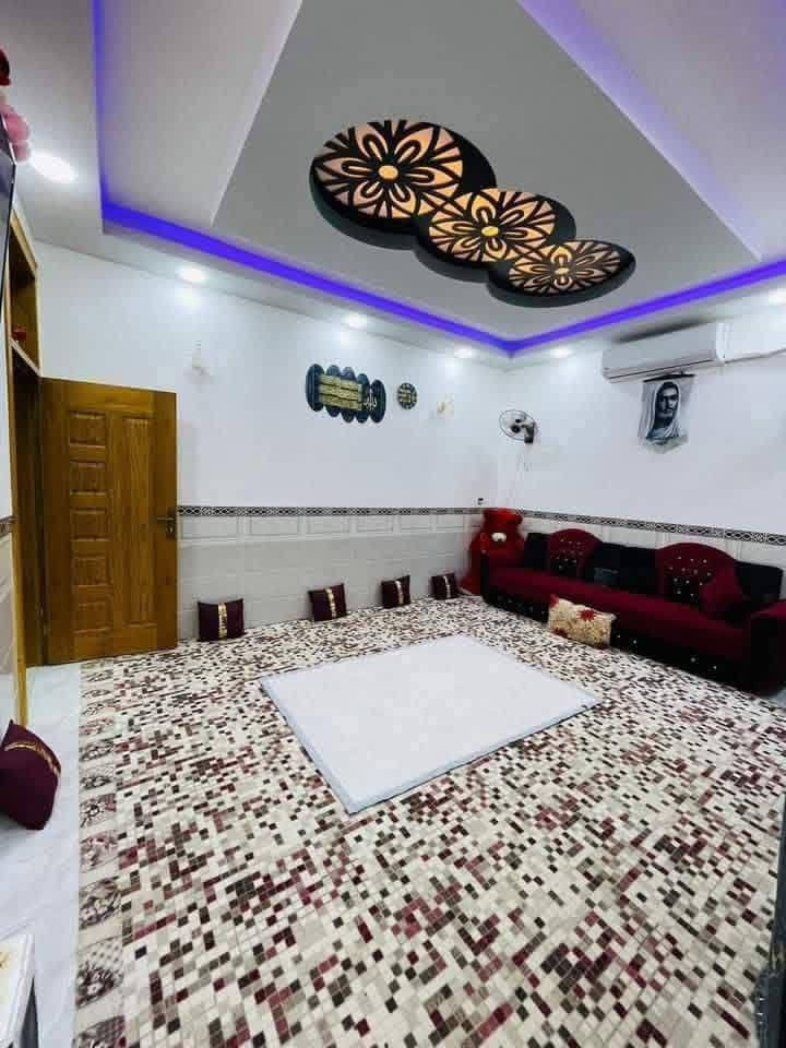 السلام عليكم بيت 100متر مربع طابق واحد بناء بلوك عتبه بيت جديد ومتعوب عليه مع كاونتر يضل ويه بيت حولي أبو مهدي المهندس مجمع الغدير خلف السفاره التركيه  سند 25 قرار قاضي   سطح شتايكر أرضية بورسلين *********** كربلاء
