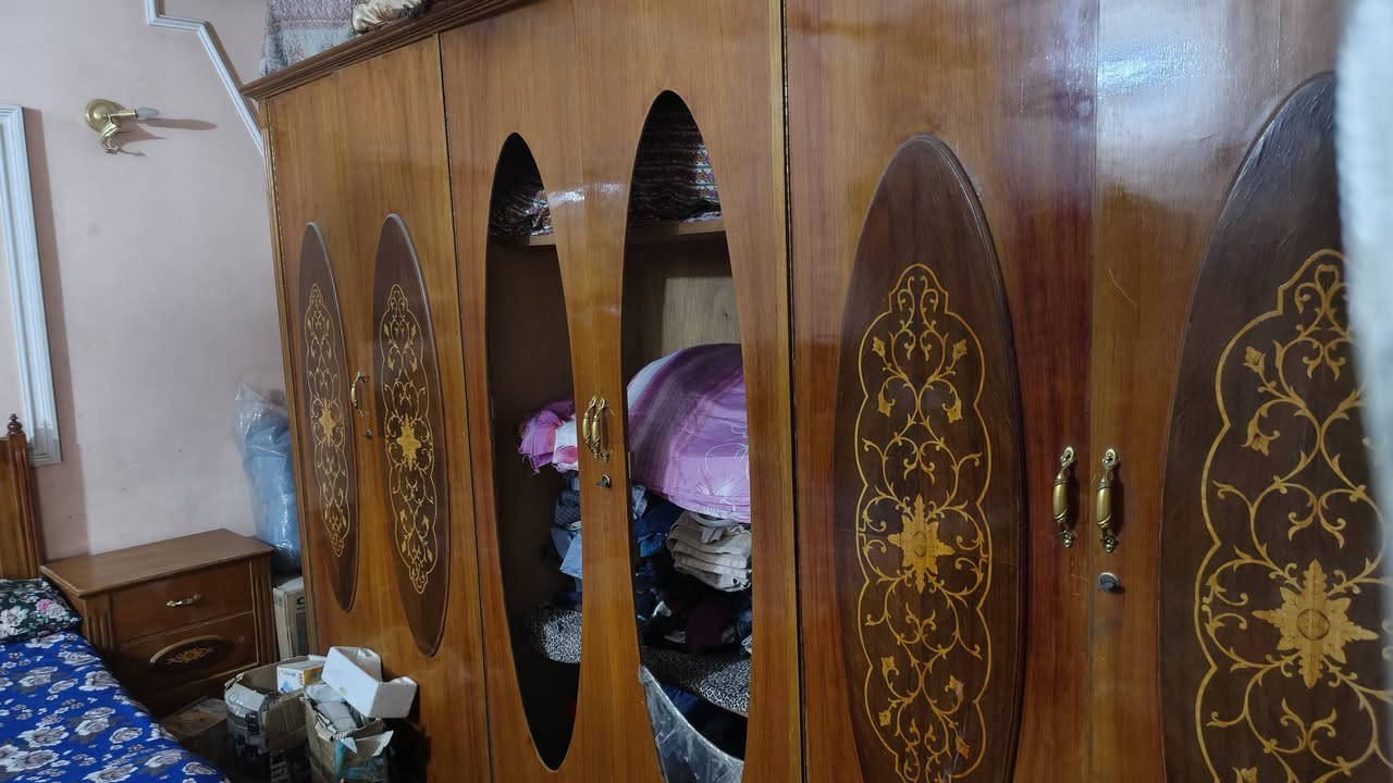 غرفة أخشاب صاج درجة أولى تحتاج شغلت بسيطة وتلميع شغل الصالحية أرقى النجارة  موديل إيطالي نازك  بسعر مناسب  بغداد 
***********
