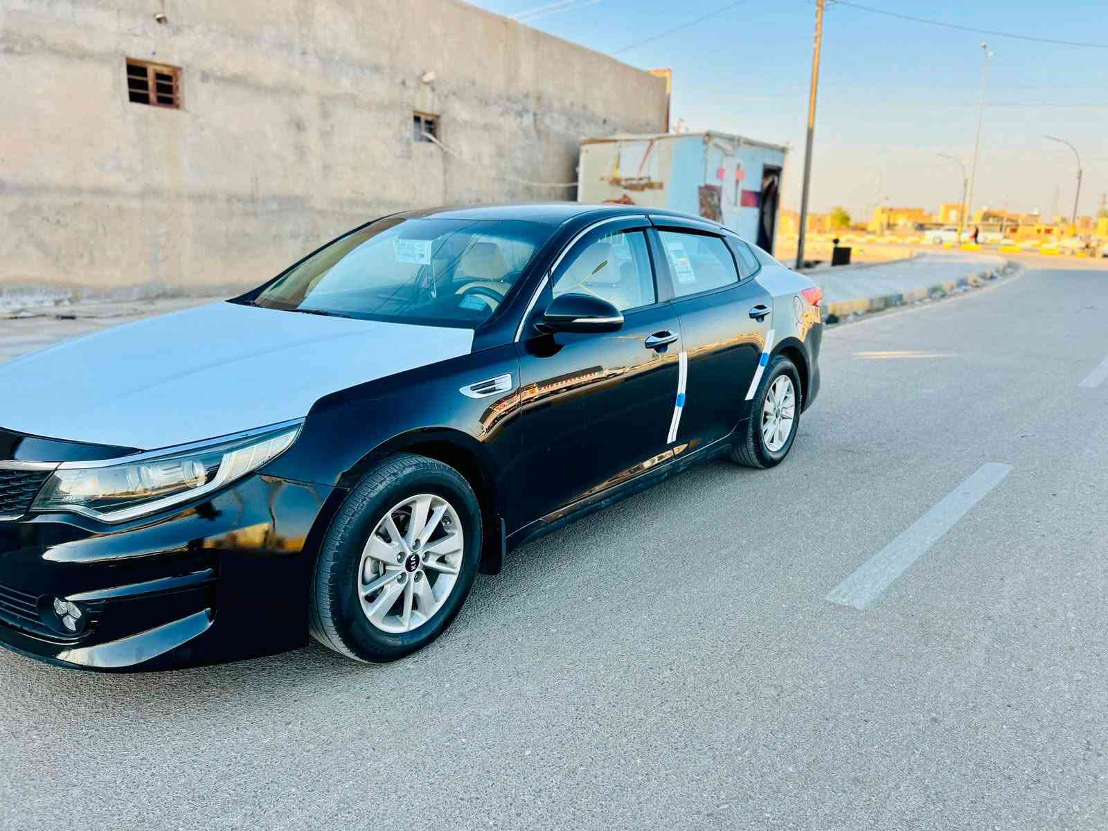 السلام عليكم كيا اوبتيما 2017 خليجي مكفوله من الصبغ والتبديل والضربه بيه بارد بسيط رقمه واسط دولي بسمي سنويه 31 جديده مكينه 2000 دوش كيرر مكفولات تبريد حداديه جاهزه مواصفات حساسات كامره تبريد قطعتين 
سعره 122 وبيه مجال 
***********
***********
