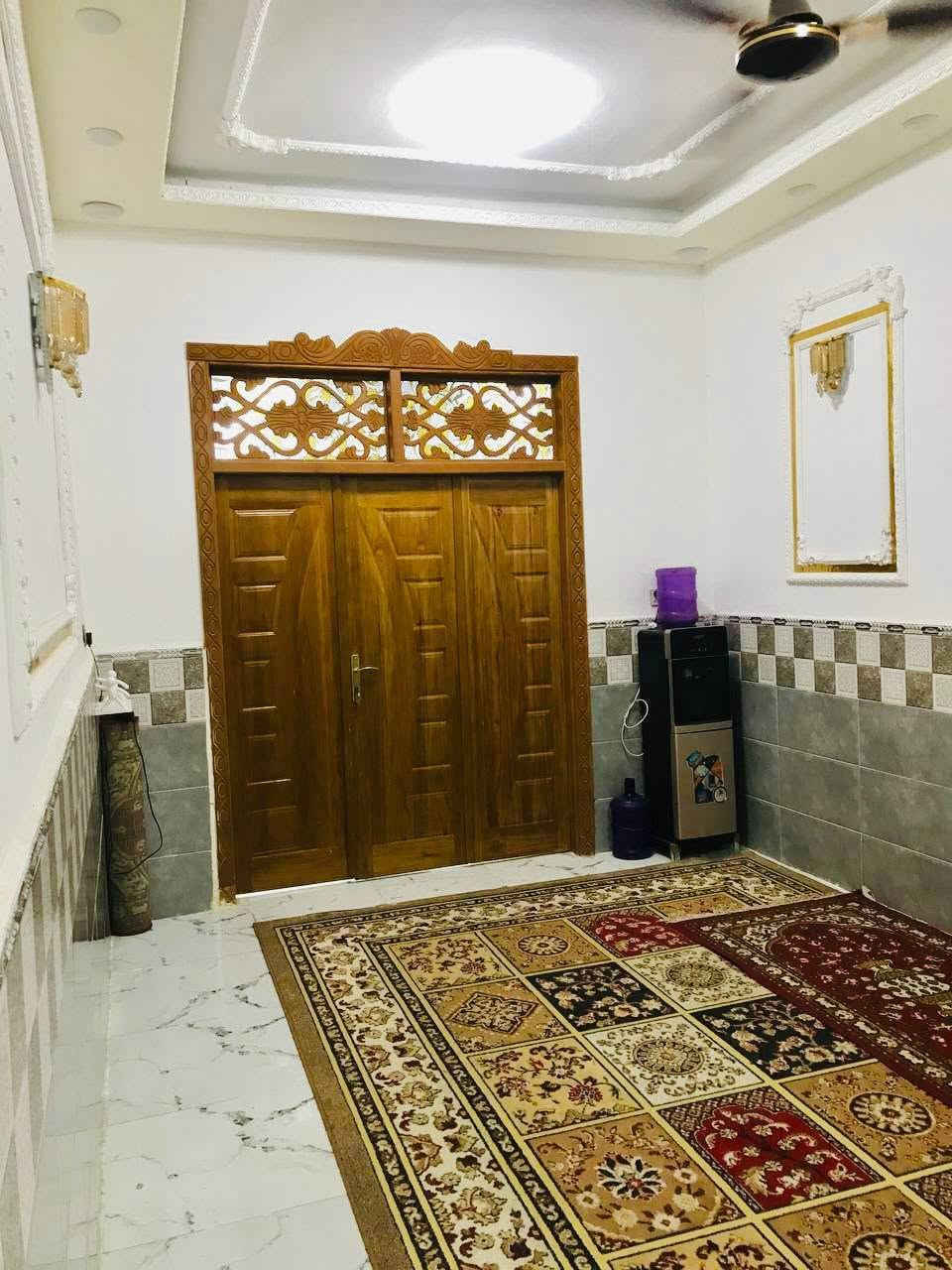 السلام عليكم
السلام عليكم 
دار 100 متر للبيع يحتوي على غرفه او صاله او مطبخ واستقبال او صحيات داخليه او خارجيه اساس الدار صب كونكريت بناء الدار بلوك الطفيلي السكف صب كونكريت الارضيه بورسلين ديكورات جبسن بورد السطح مطبك اشتايكر البيت متعوب عليه مال جناي
 السعر  35  مليون  او بي مجال 
العنوان/النجف الاشرف /براكيه / شارع المطار القديم/ مقابل صيدليه ارض الفرح 
للاستفسار 
***********
***********
