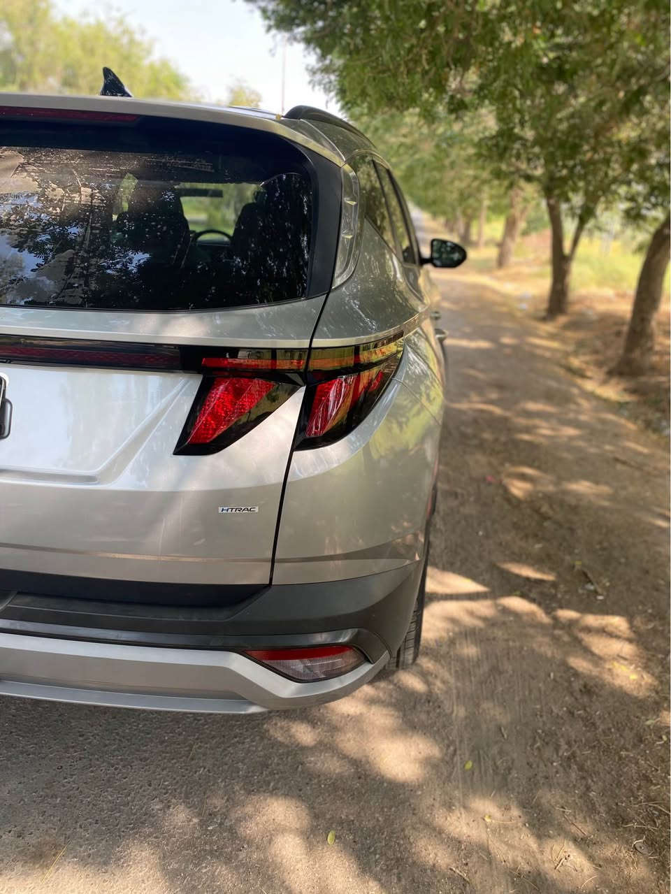 توسان فئة SEL  موديل  Hyundai Tucson 2025 
وارد أمريكي بدون ارباك بدون صبغ بدون تبديل  
بدون رقم
المواصفات
المحرك

* 2.5 لتر 4 سلندر
* 187 حصان
* قير أوتوماتيك   

التجهيزات الخارجية

* الويل  18 إنج مع تخم تاير جديد
* ليتات LED كاملة
* مرايا كهربائية مدفأة
* فتح باب بالبصمة
* باب خلفي كهربائي Smart Liftgate

الداخلية

* شاشة 12.3 إنج
* شاحن لاسلكي
* تشغيل بصمة
* مقعد السائق كهربائي 
* تكييف أوتوماتيك مزدوج
* USB-C خلفي للأهل أو الأطفال  

أنظمة الأمان

* رادار أمامي
* مثبت سرعة ذكي
* تنبيه النقطة العمياء
* المحافظة على المسار
* فرملة طوارئ
* كاميرا خلفية
* تحذير حركة خلفية  
* *********** المحاويل, بابل
