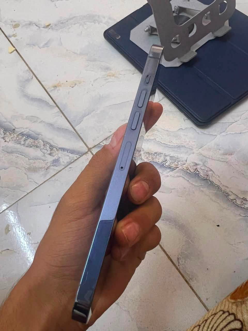 13 pro max 
نموذج n 
امريكي 
ذاكره ٢٥٦
بطاريه ٨٤ 
جهاز بلادي 
( كامره الزوم والبورتريه شغالات بس مو واضحات )
عدسه واسعه كلشي مابيهه 
وبي صفار بطرف الشاشه كلش زغير مابي كل تاثير ضمان 
( صار بسبب حراره )  
السعر 500
مكاني النجف حي الميلاد 
***********
