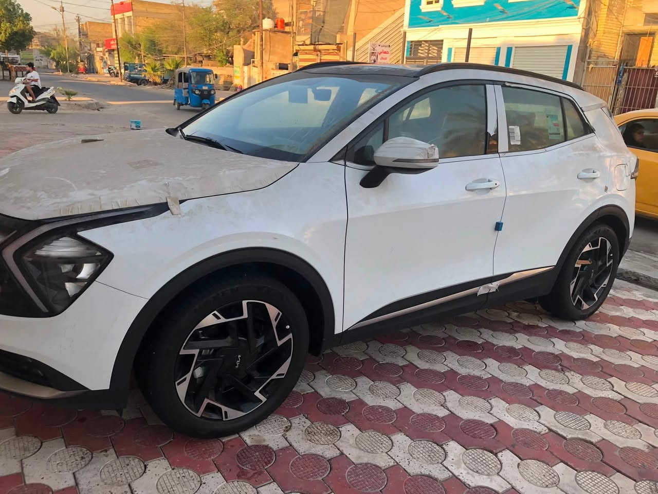 السلام عليكم سبورتج موديل2025 ماشيه700km فول مواصفات بانوراما 
ويل حجم19
كراسي كهرباء
صندوق كهرباء
مكان السياره كهرباء للاتصال:***********
مكان السياره بغداد السياره للبيع فقط
