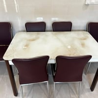 ميز طعام • للبيع