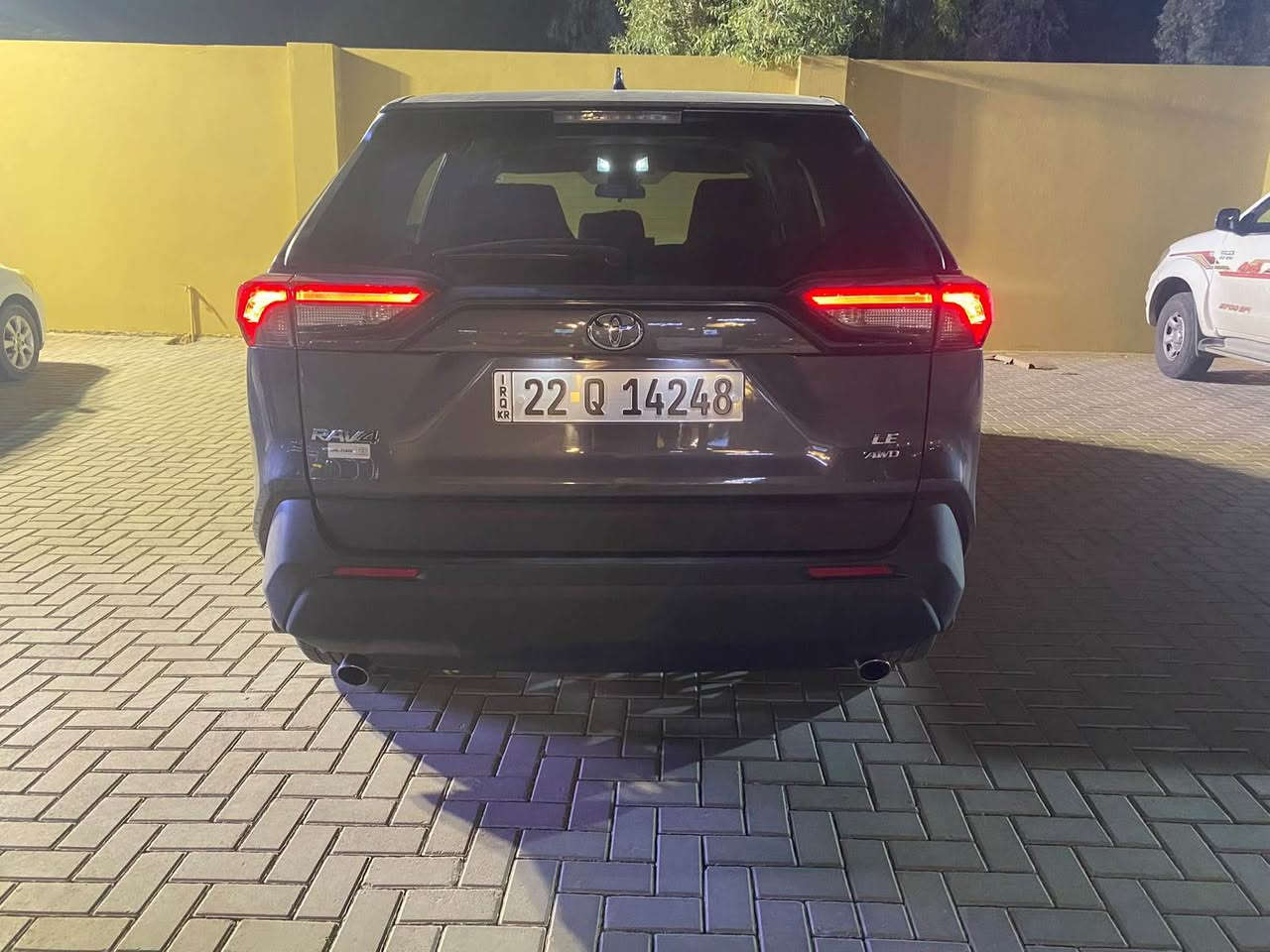 Rav4-2022
پيش و پشت كه پس ايرباك شان سيستم
٢ پارچه سبغ و ١ پارچه بيلاد گورايه كمه ك ناو ده ركه ي هه يه 
بي مسروف تايه و ويليكي جواني له سه ره
سعري ٢ ده فته رو مجاليكي برايانه
*********** أربيل, العراق
