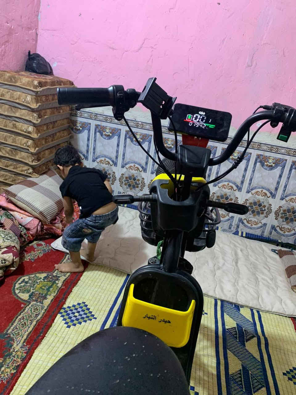 سلام عليكم دراجه شحن لبيع
اسعر 450 وبيها مجال مكان البصرة ابو الخصيب 
رقم هاتف ***********
رقم واتساب***********
دراجه كامله مابيها نقوصات
