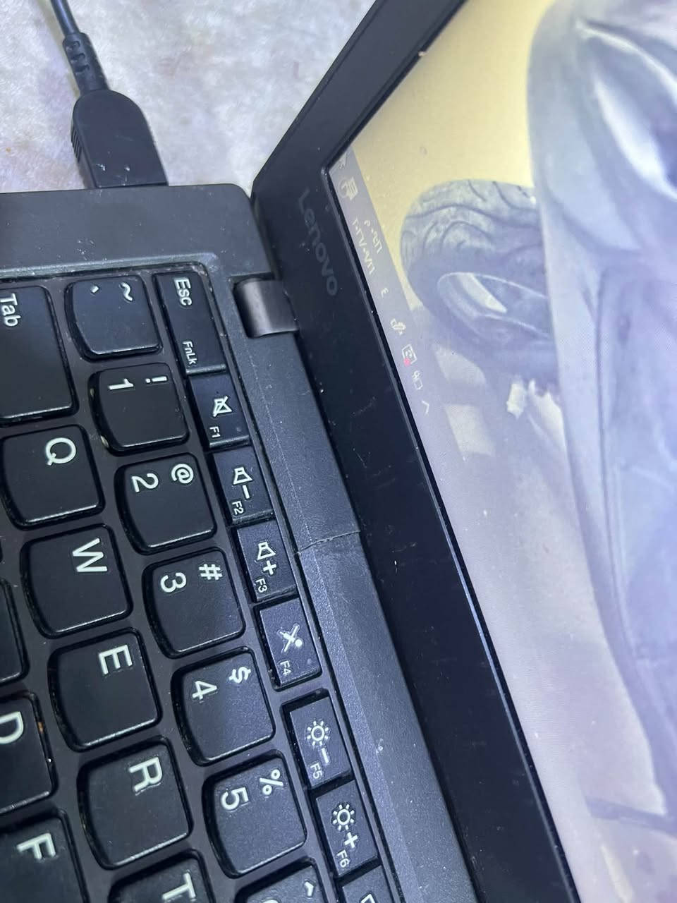 :

💻 لابتوب Lenovo للبيع

🔹 المعالج: Intel Core i5-6300U جيل سادس
🔹 الرام: 8GB RAM
🔹 التخزين: SSD Samsung 860 EVO 250GB ⚡
🔹 كرت الشاشة: Intel HD Graphics 520
🔹 النظام: Windows 64-bit
🔹 الجهاز شغال وجاهز للاستخدام
🔹 مناسب للدراسة، التصفح، الأوفيس، والبرامج الخفيفه 
عنوان بغداد البياع الشرطه الخامسه قيم واخذ 
ملاحضه الجهاز بي بطاريتين 🔋 داخليه وخارجيه.
 رقمي *********** واتساب
