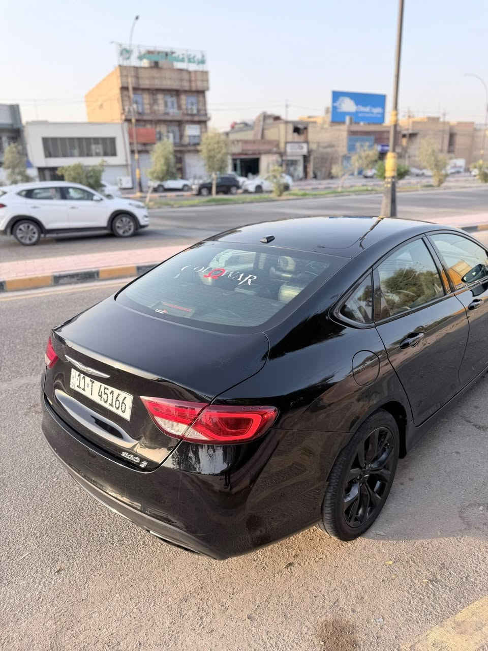 السلام عليكم 
كرايسلر c200 2015 2.4 للبيع 
رقم بغداد باسمي مواصفات S
شاشة كبيرة 
عدادات اوباما 
تبريد خلفي 
شفتات سترين 
دبل اكزوز 
بيه منضومة لايت عدسات 
حادث جاملغ و بنيد و بيه بارد عندي سونار اله 
كير و مكينة كفالة التبريد نقص غاز فقط المنضومة جديدة لكن بدلت راديتر و انثقبت صوندة التبريد 
بيه نقوصات بسيطة اتصل و ابلغك بيهن 
السعر 90 و بيه مجال 
مكان السيارة النجف 
***********
