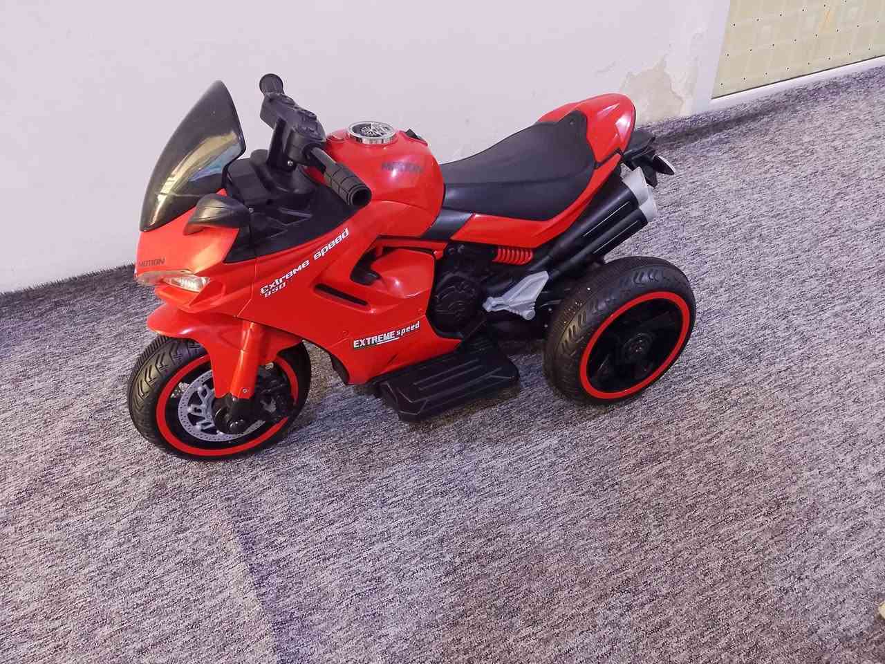 للبيع بدون عيب شرط شغال
ملاحضه كل وحده مكسور مراي منه شاحنه وحده ويا لئن وحده كسروه جهال شرط ماطالعين بيه حت الحوش بس داخل الببت مستخدمينه
سعر 115 
***********
