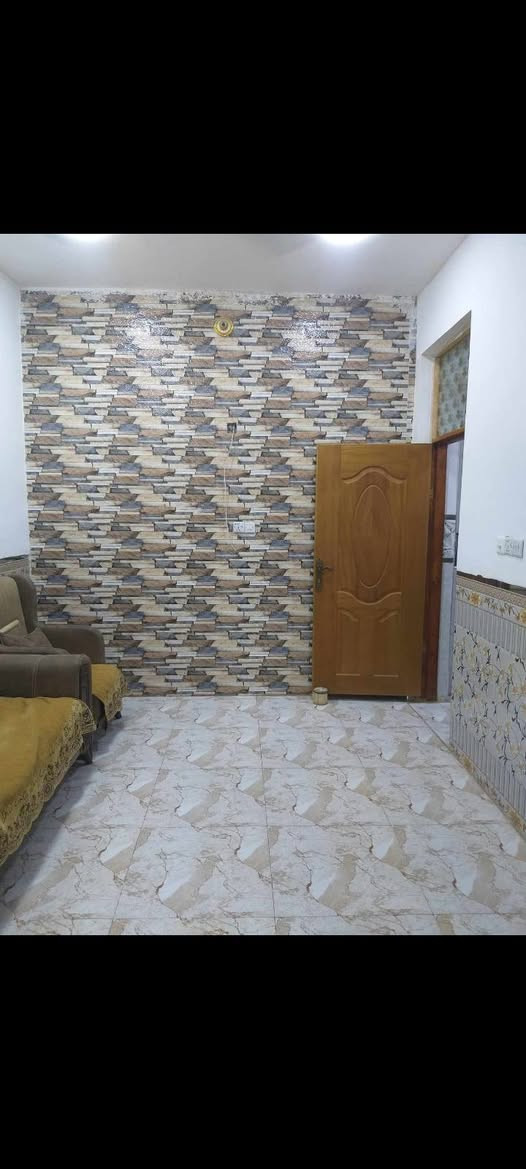 السلام عليكم
بيت للبيع مساحه  108
واجهه 6   ولنزال 18
البيت مدخلين عل مطبخ وعل استقبال
البيت  بناء جديد مو قديم قاط واحد زراعي 
غرفه نوم وحولي وستقبال ومطبخ وصحيات
مكان بغداد الشعب  نهايت شارع الصحه شارع ابو ماهر 
الاتصال ***********
