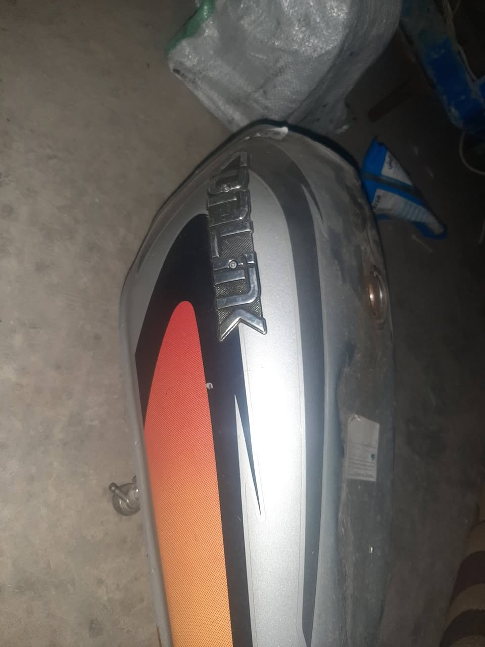 قطع غيار • مباعة سوا • وزن ٥ كغ