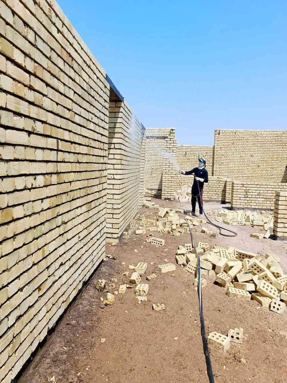 خلفه بناء طابوك بلوك شقل درجه اولئ ونظافة حالين متفرق *********** ***********

