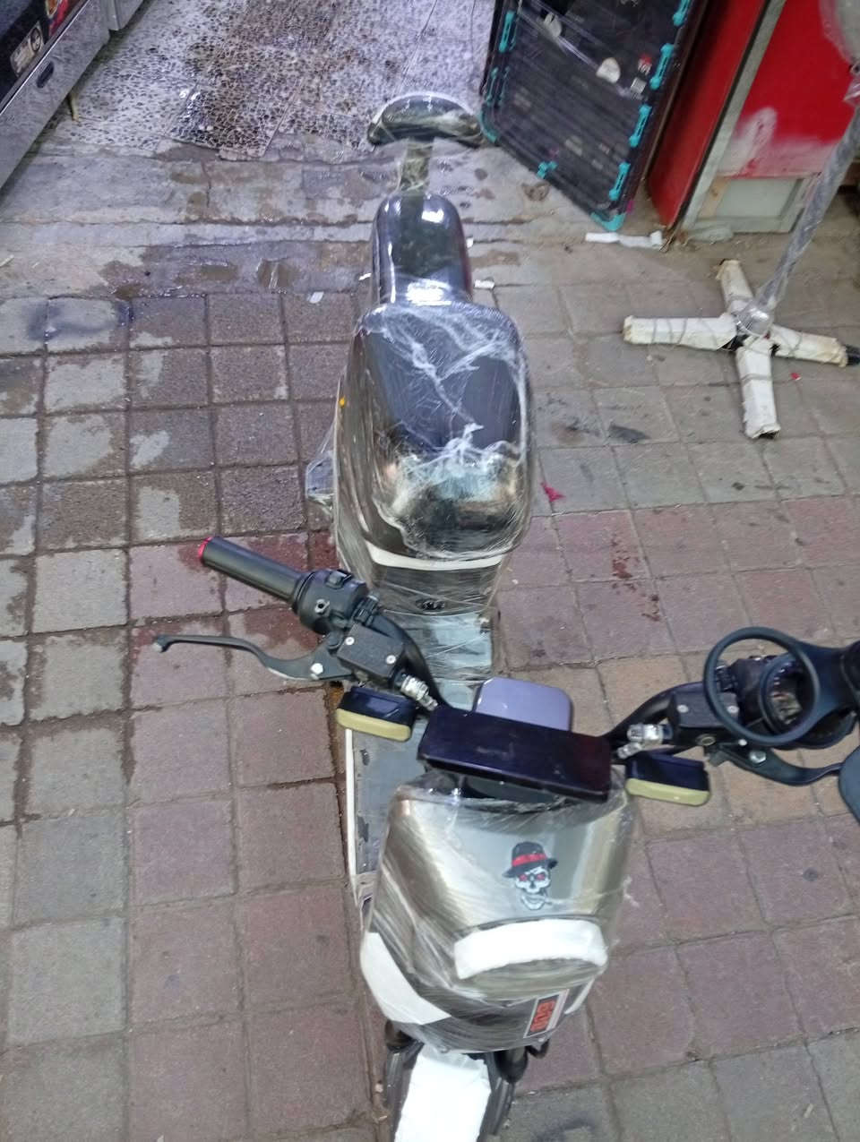 سلام عليكم ورحمة الله وبركاتة ❤ 
باسكل شحن شركه الماسه  💎  نوعيه R900 نضافه خير من الله كدامكم موضح بل صوره بطاريات عدد 5 بيهن ضعضعه خفيفه بس يقرن 10وفوك  سعر 300 وبي مجال حك الجيه 
العنوان /الرمادي الجمعيه 
لاستفسار /***********
